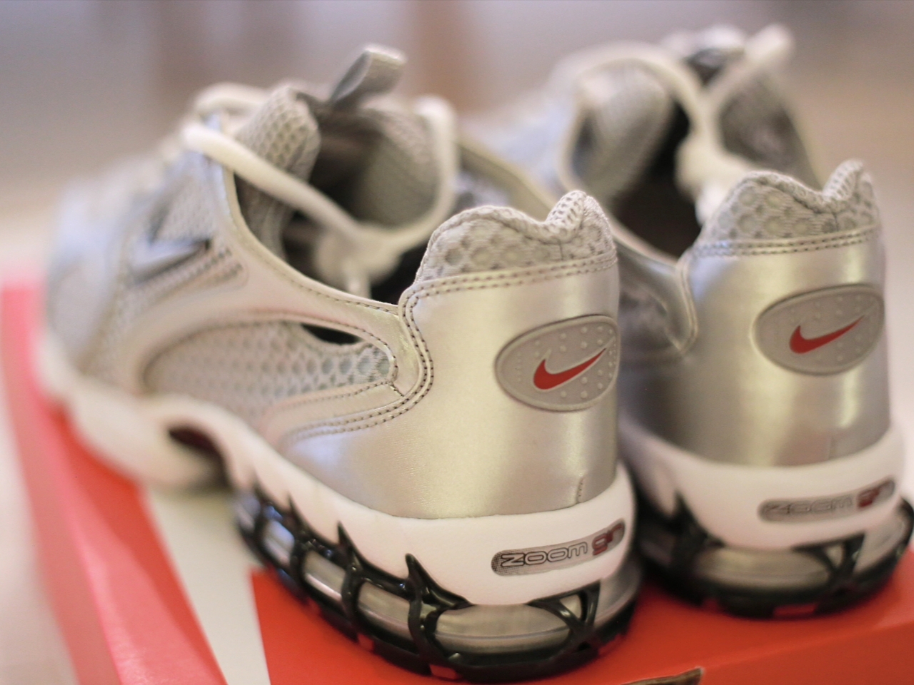 Nike Air Zoom Spiridon Cage 2 Metallic Silver 착용 스타일 - 3
