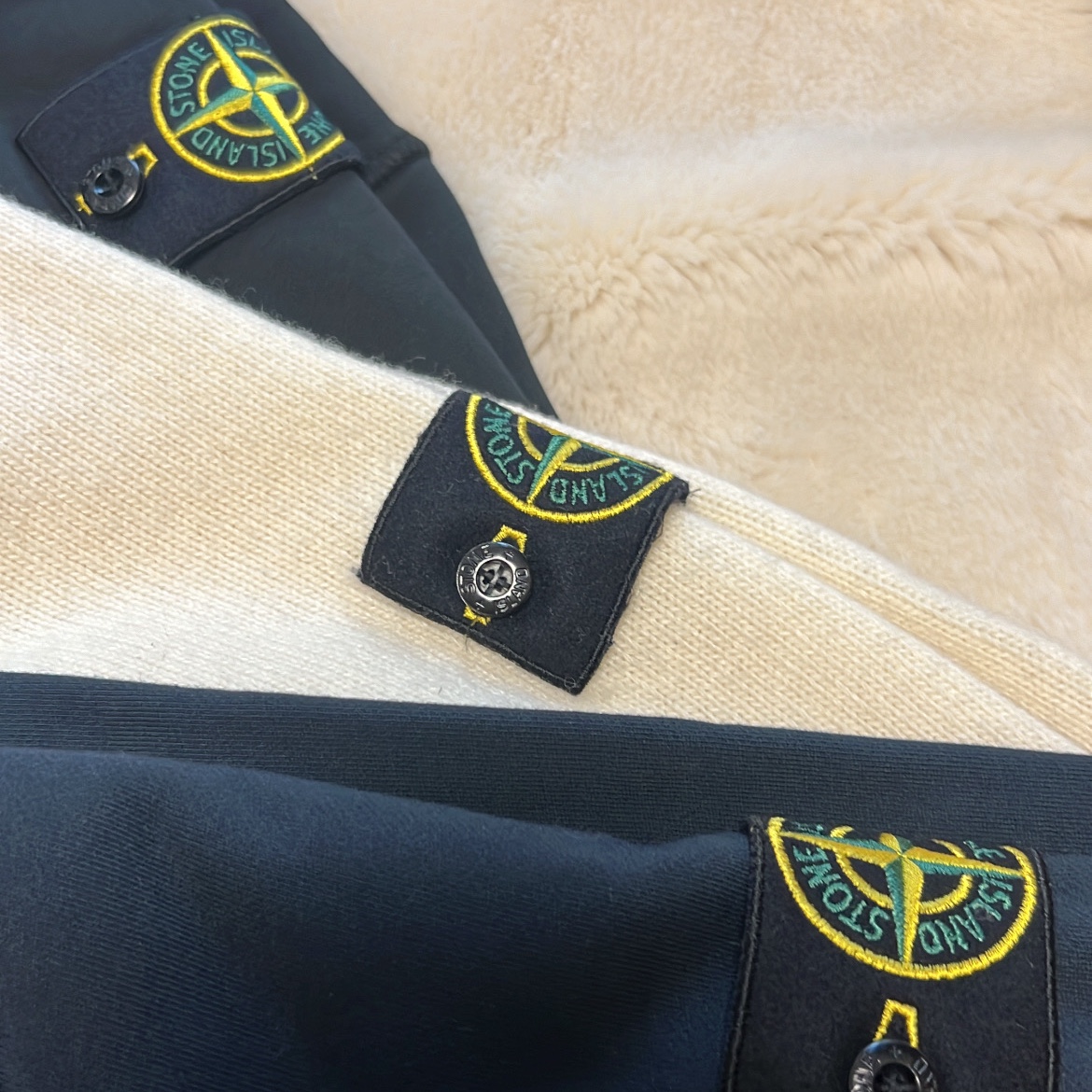 Stone Island 63051 Cotton Fleece Garment Dyed Sweatshirt Black - 24SS, Stone Island 508A3 Lambswool Crewneck Knit Stucco - 23FW 착용 스타일