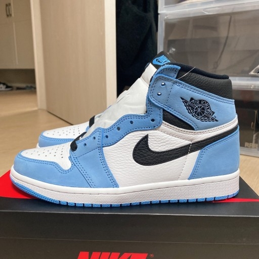 Jordan 1 Retro High OG University Blue 착용 스타일