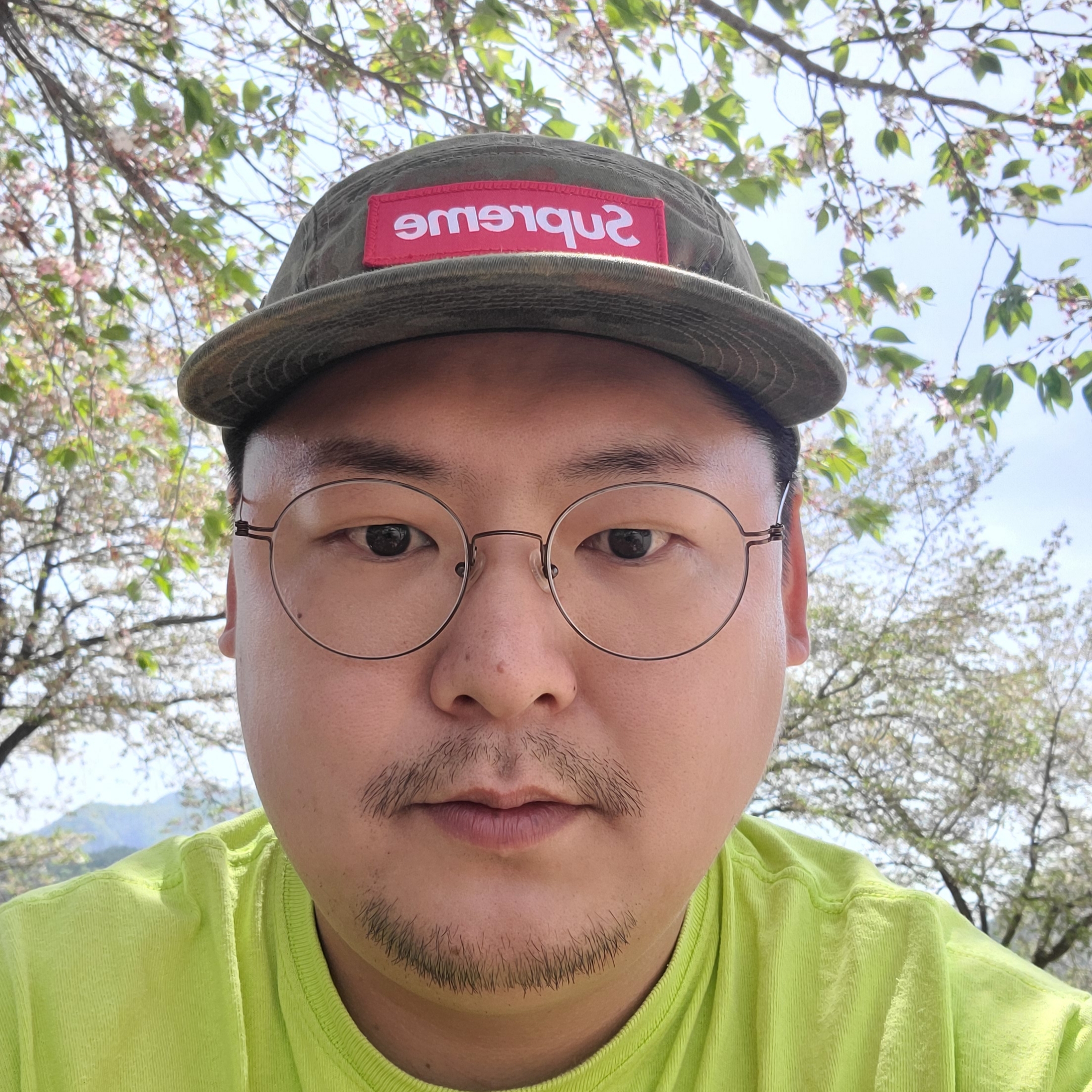 Supreme Military Camp Cap Flecktarn Camo - 23FW 착용 스타일