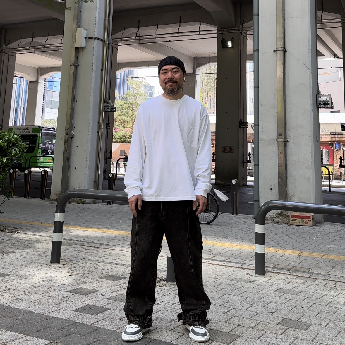 Maison Mihara Yasuhiro Wayne OG Sole Leather Low-top Sneakers Gray White 착용 스타일