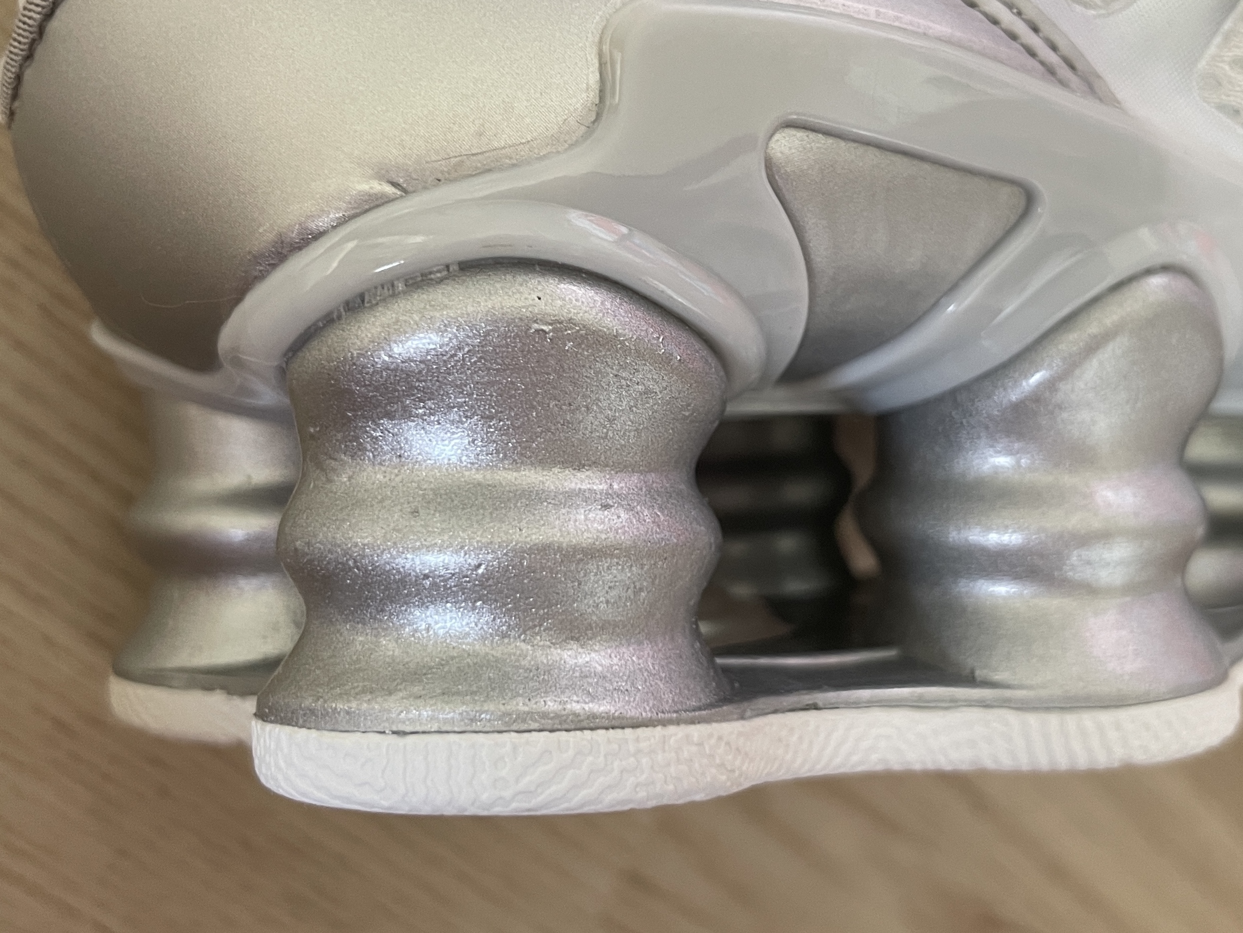 (W) Nike Shox TL Metallic Silver 착용 스타일 - 4