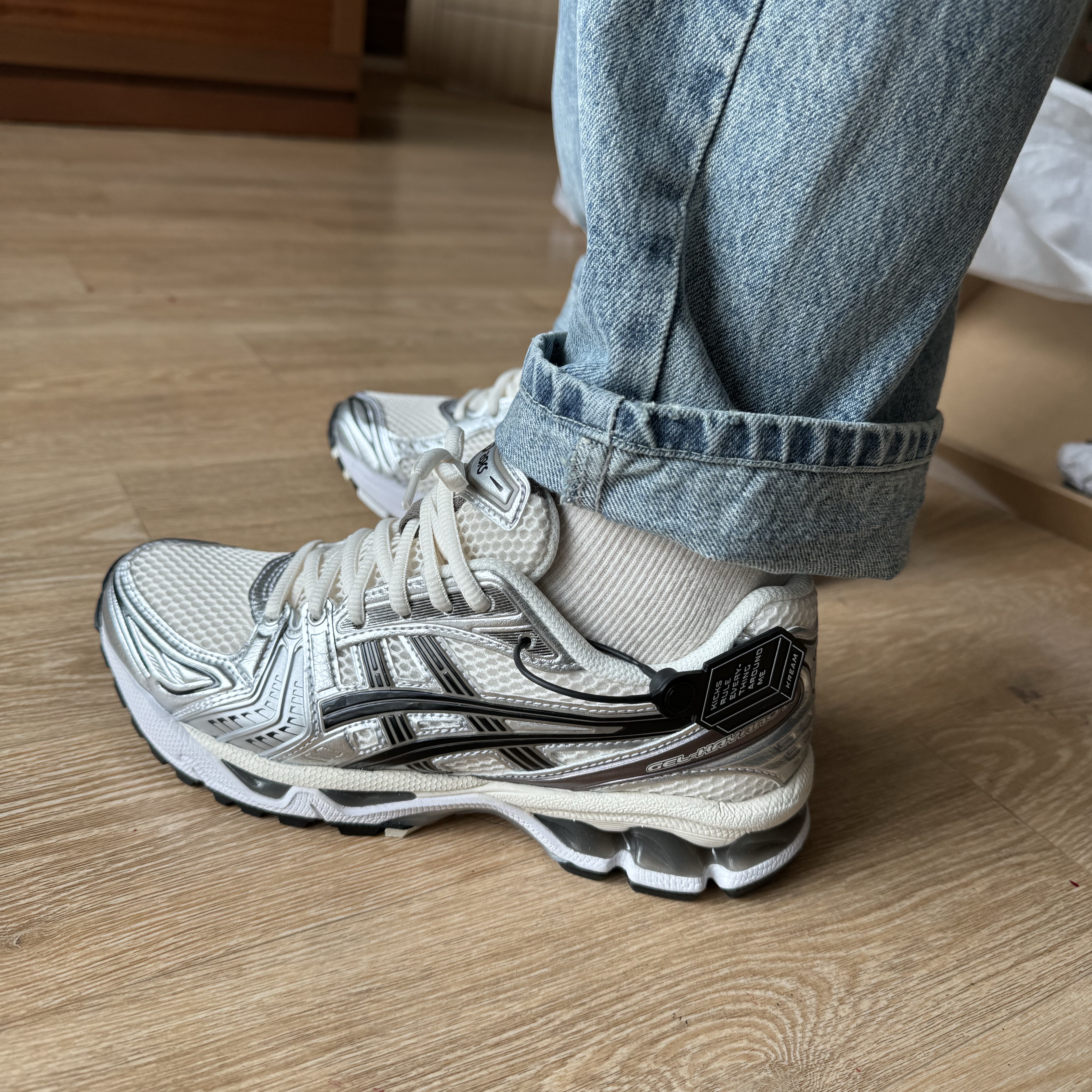 Asics Gel-Kayano 14 Cream Black 착용 스타일
