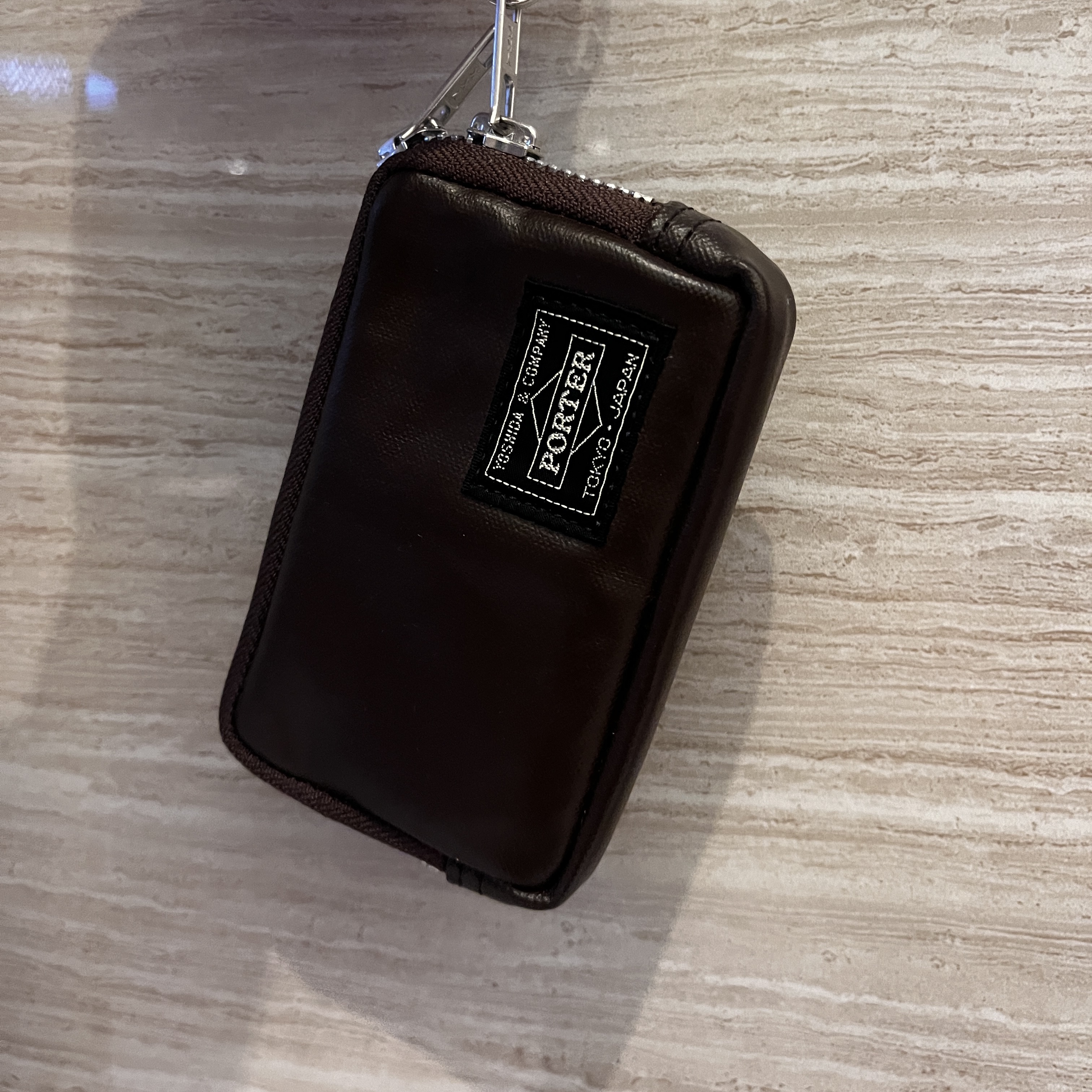 Porter Freestyle Multi Coin Case Brown 착용 스타일