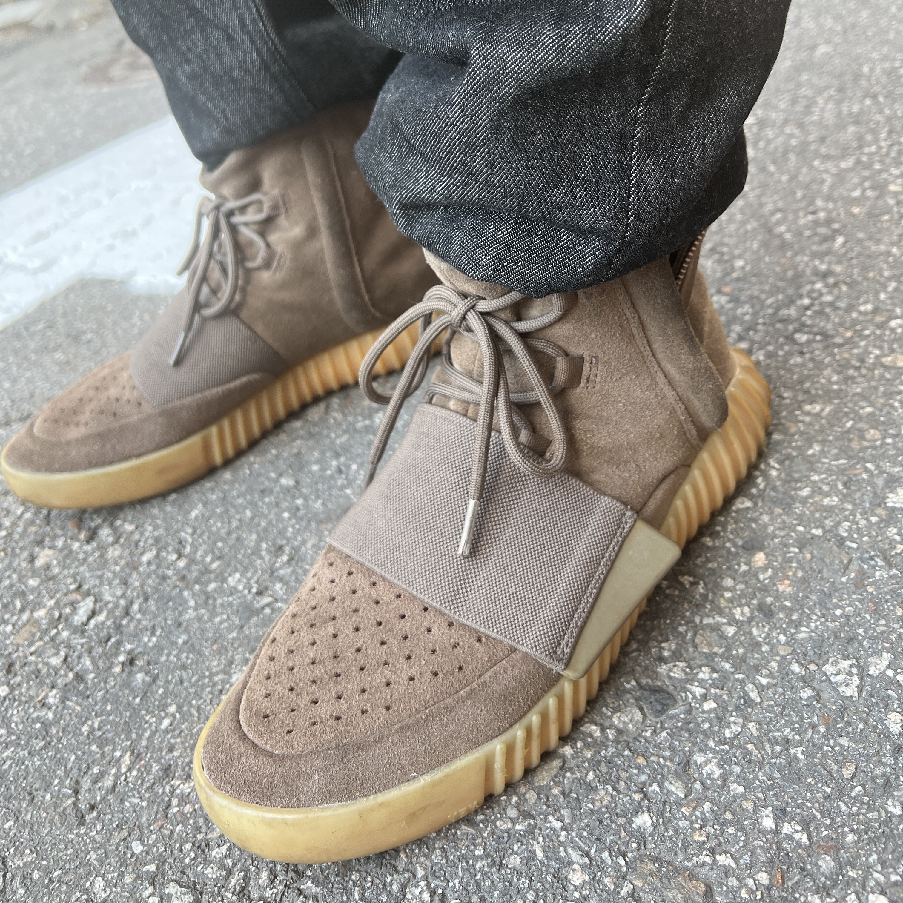 Adidas Yeezy Boost 750 Light Brown Gum (Chocolate) 착용 스타일