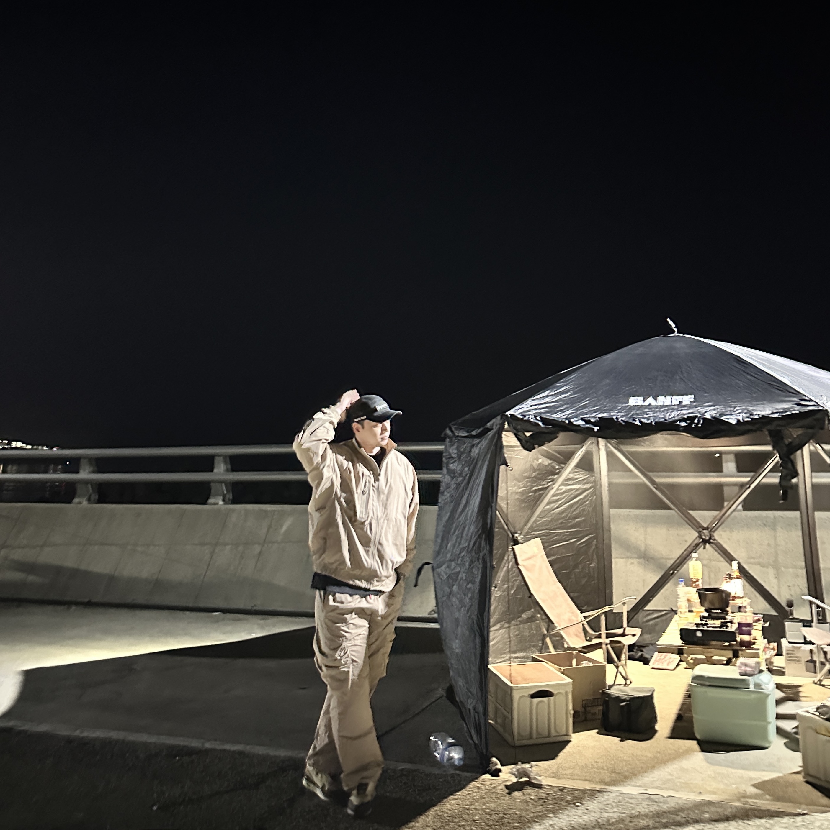 Nike x Off-White NRG Track Suit Khaki - Asia, Nike x Travis Scott Air Max 1 Cact.us Brown 착용 스타일 - 1