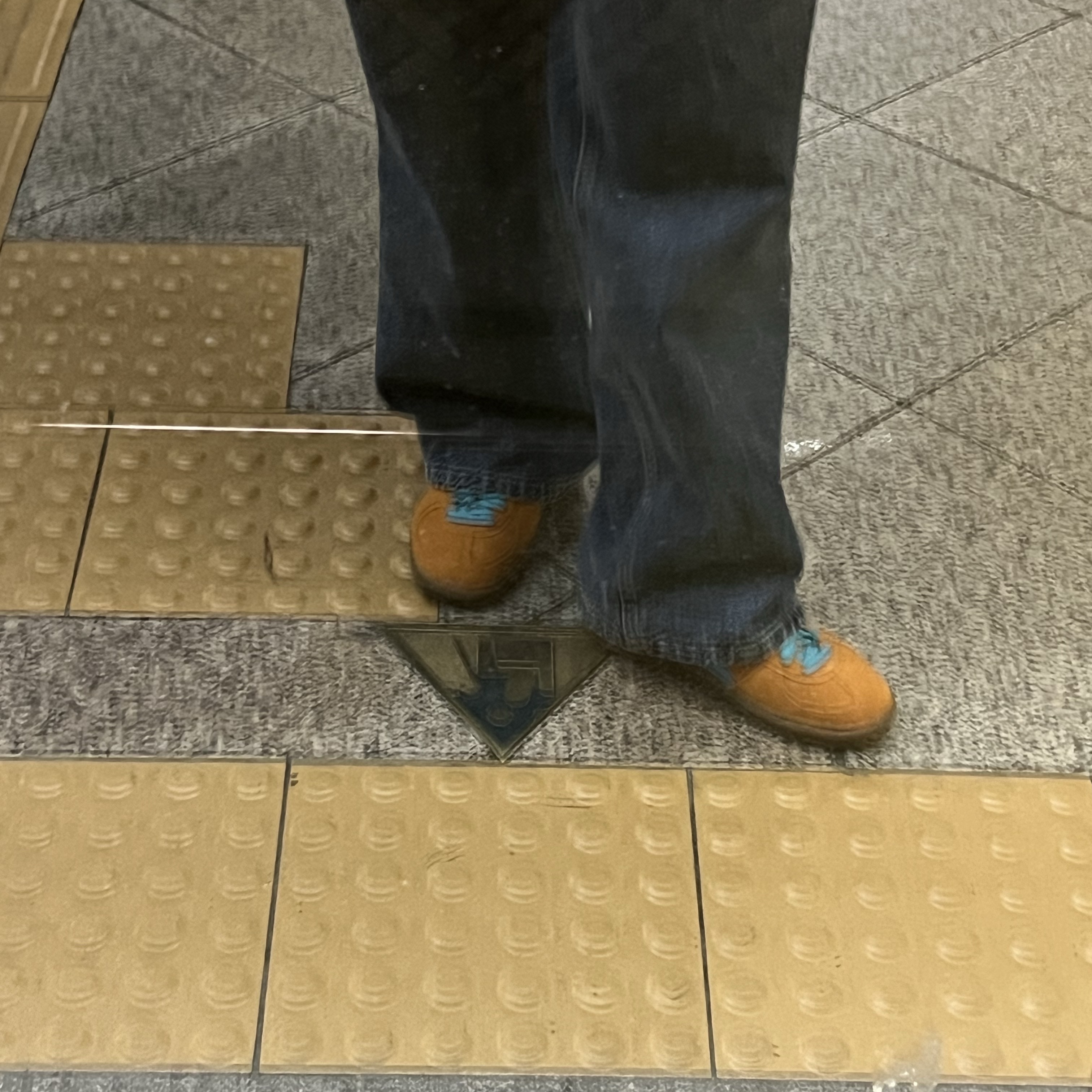 Puma Palermo Dark Cheddar Bright Aqua 착용 스타일 - 2