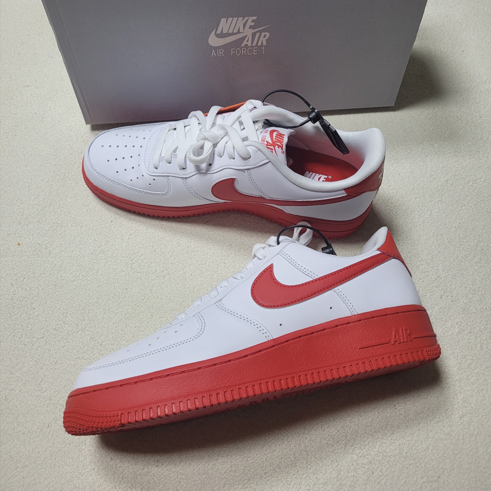 Nike Air Force 1 Low White Red Midsole 착용 스타일