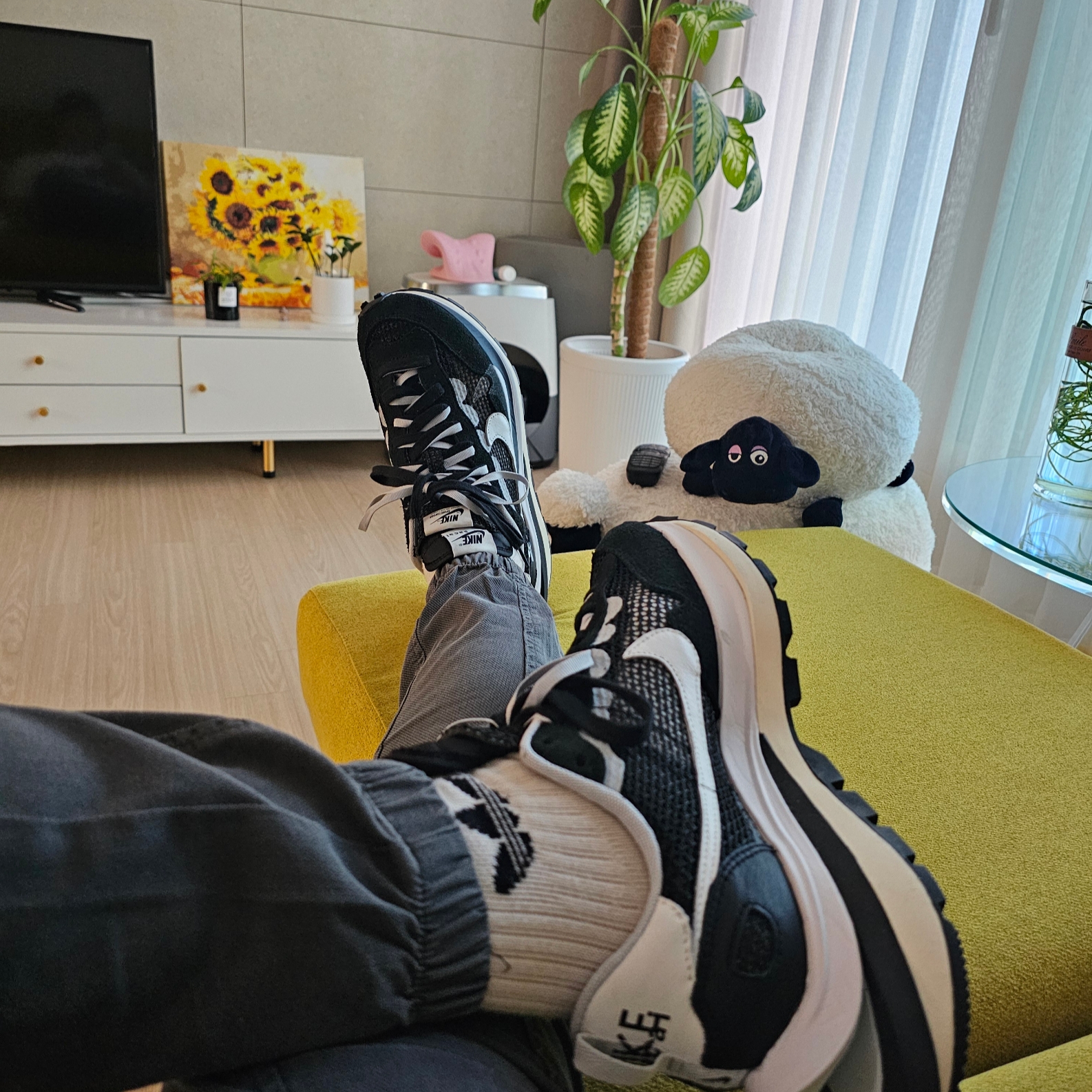 Nike x Sacai VaporWaffle Black White 착용 스타일 - 2