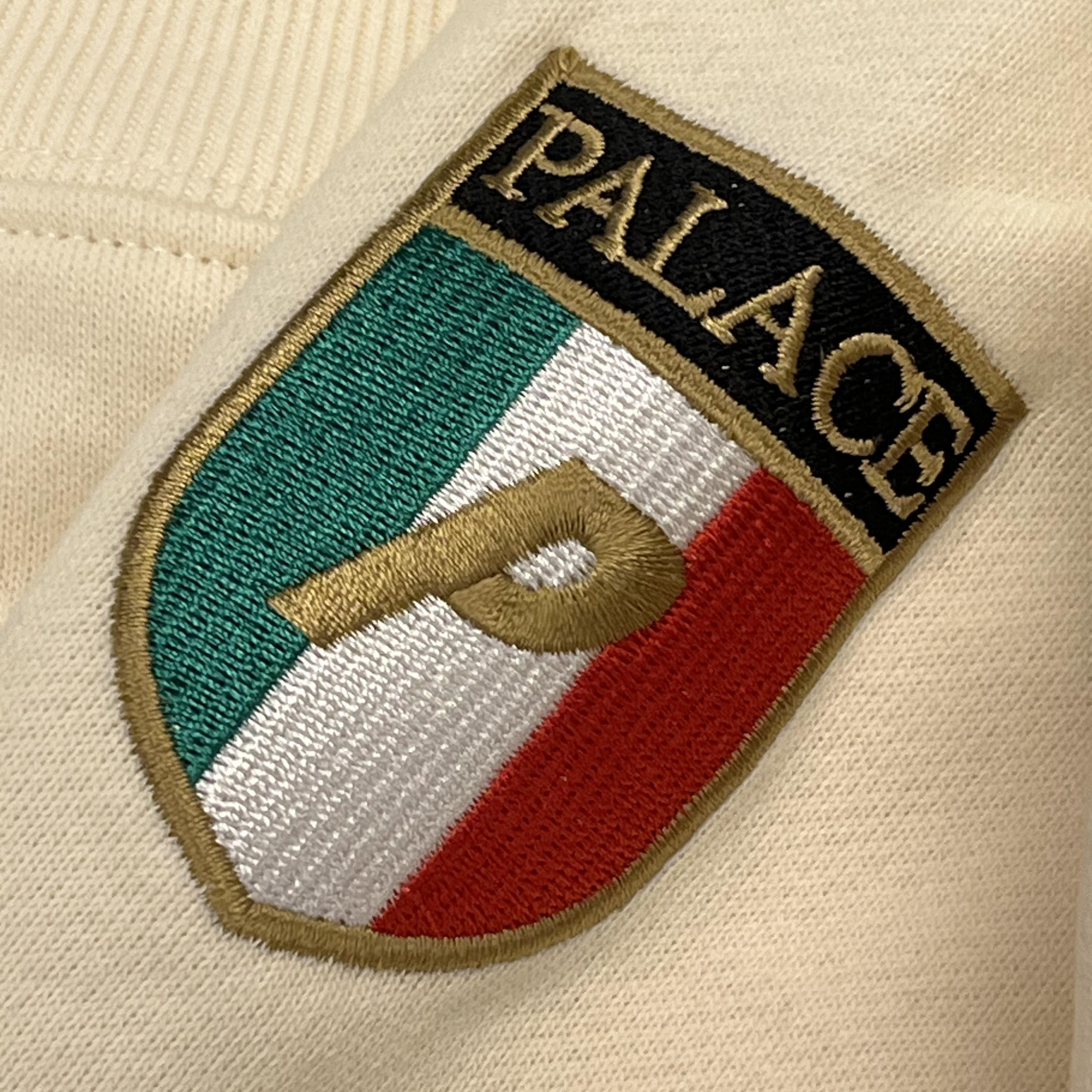 Palace Italia Zip Funnel Soft White - 24SS 착용 스타일 - 1