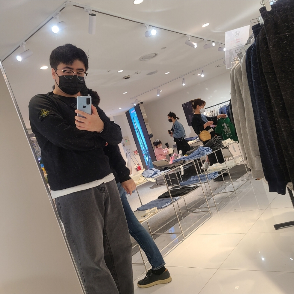 Stone Island 63020 Crewneck Sweatshirt Black - 22FW 착용 스타일