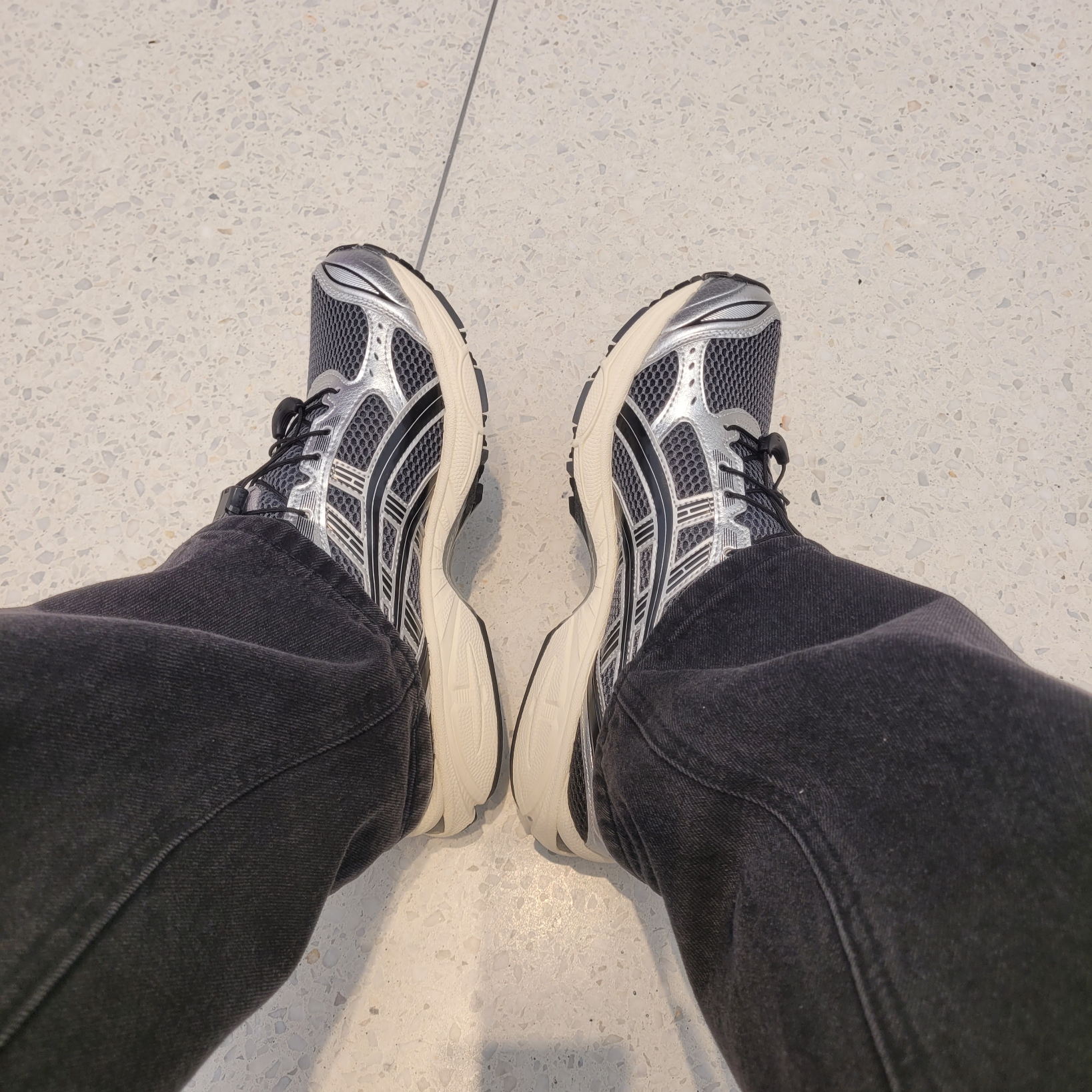 Asics Unlimited Gel-Kayano 14 Carrier Grey Black 착용 스타일 - 1