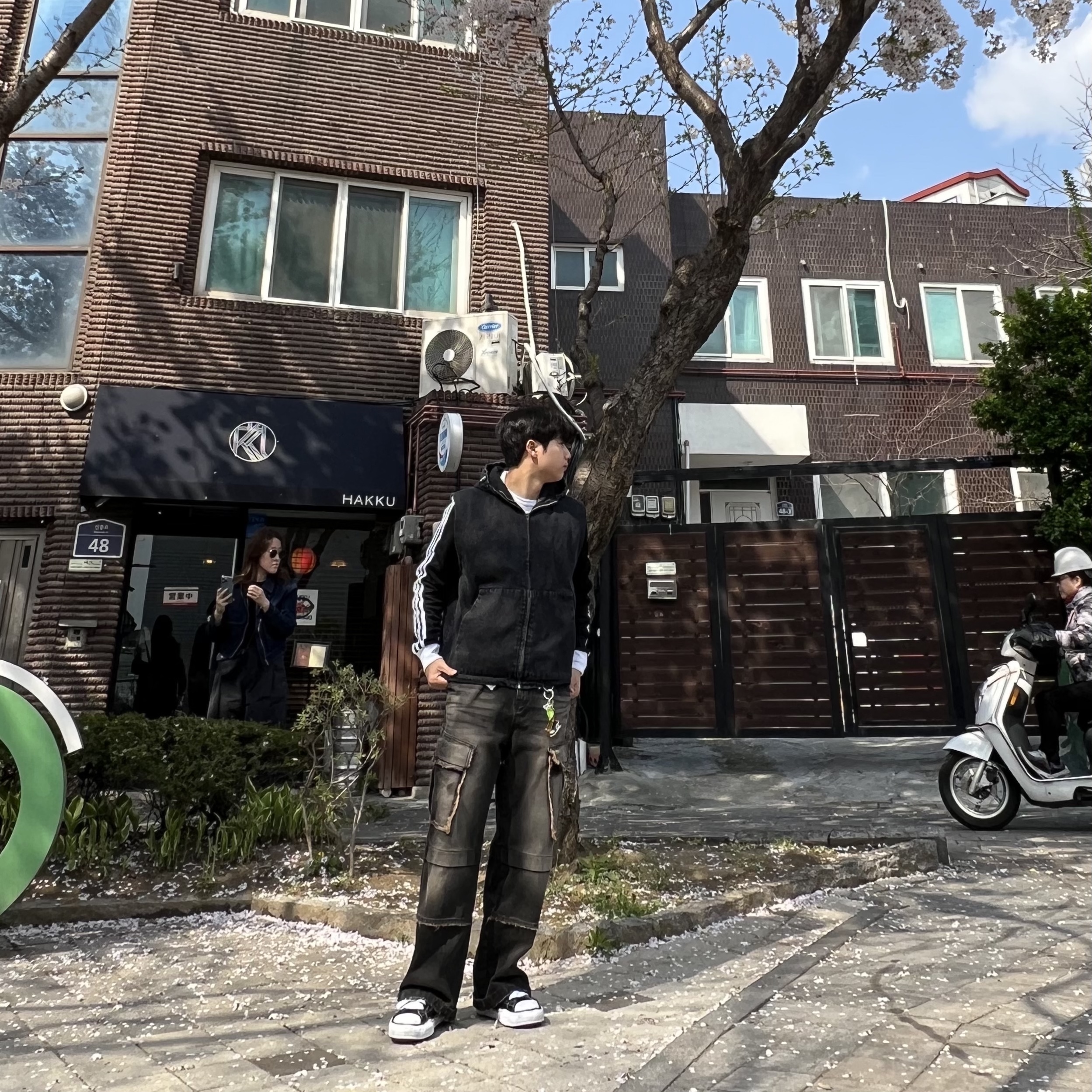 Maison Mihara Yasuhiro Peterson OG Sole Canvas Low Sneakers Black, Adidas Adicolor Classics Beckenbauer Track Jacket Black - KR Sizing 착용 스타일 - 3
