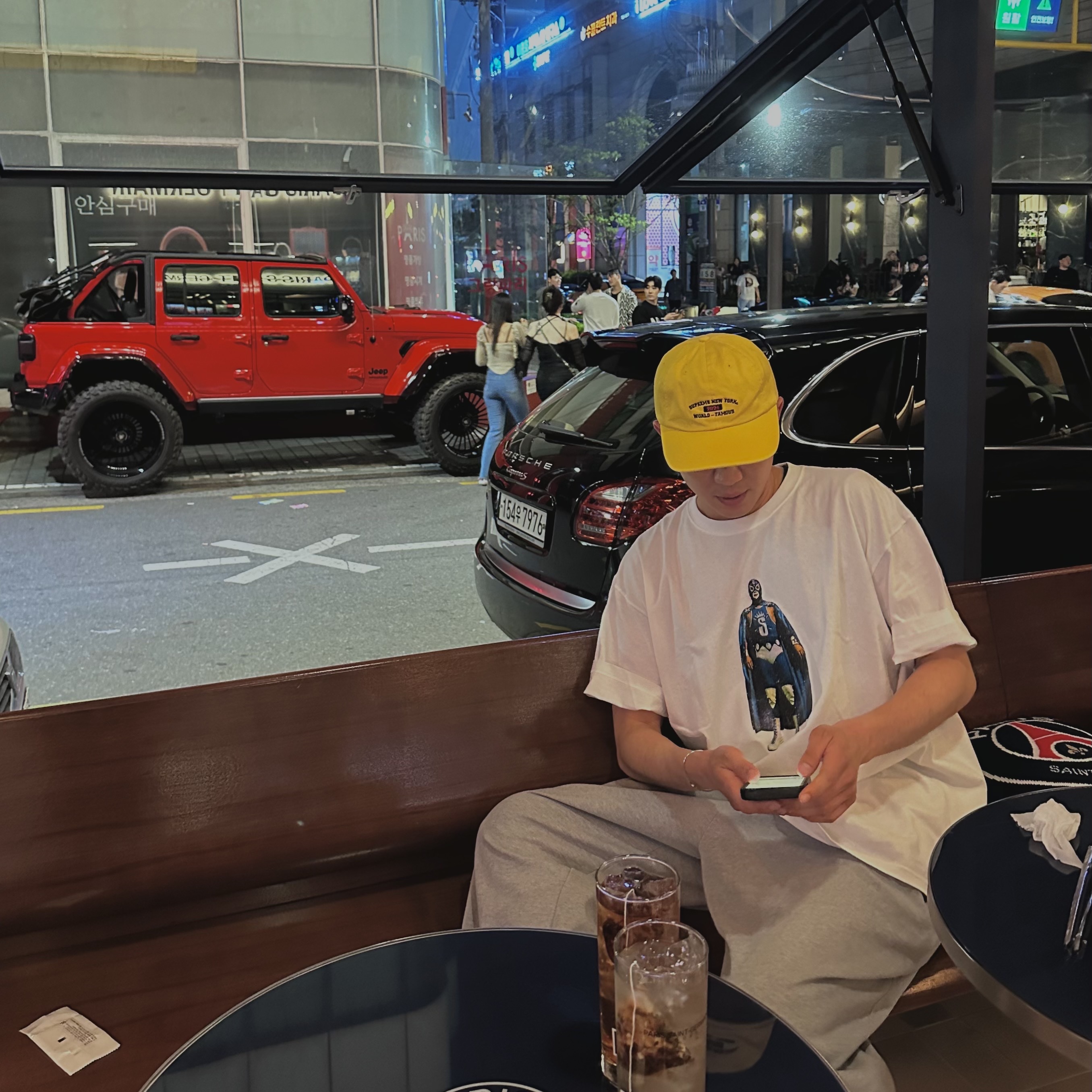 Supreme New York Arc 6-Panel Yellow - 24SS 착용 스타일