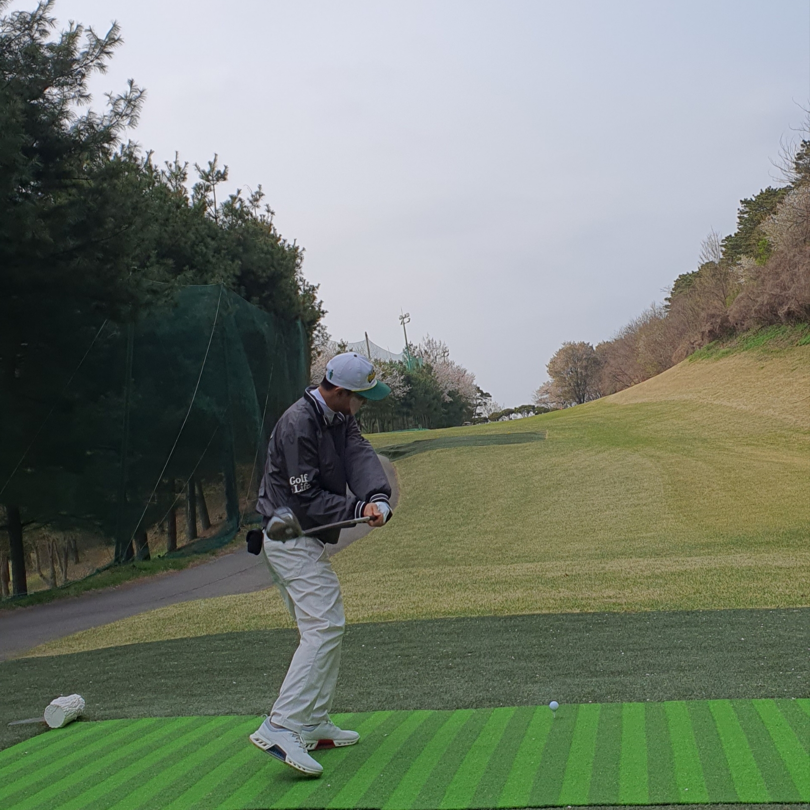 Malbon Golf Buckets 1/4 Zip Piste Beige 착용 스타일 - 1