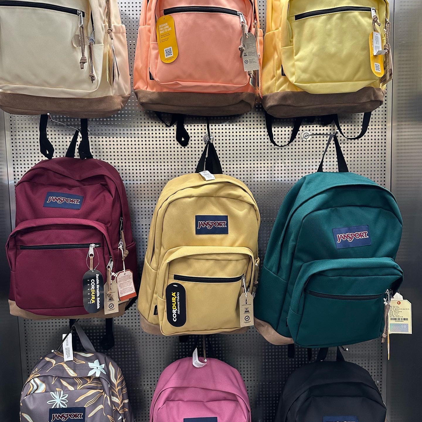 Jansport Right Pack Black 착용 스타일 - 1