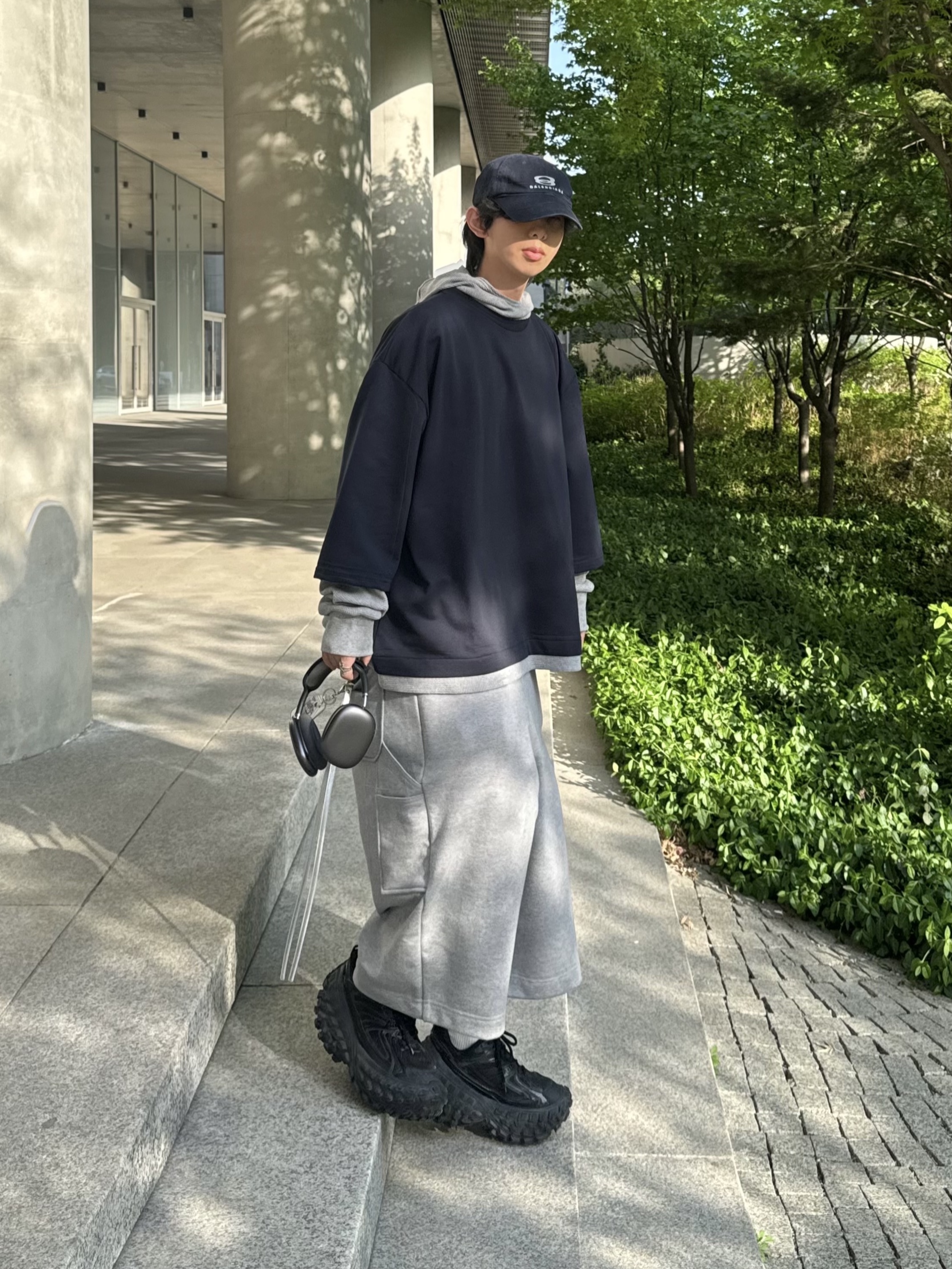 Balenciaga Unity Snowboard Cap Navy Blue, Apple AirPods Max Lightning Space Gray (Korean Ver.) 착용 스타일 - 1