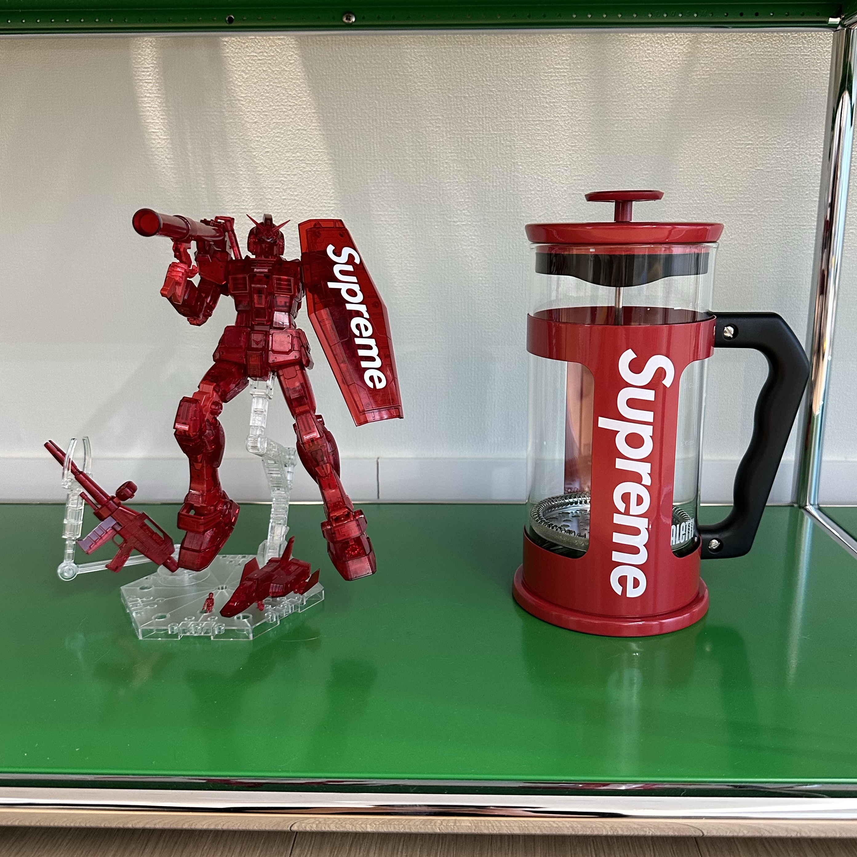 Supreme x Bialetti 8-Cup French Press Red - 24SS, Supreme MG 1/100 RX-78-2 Gundam Ver. 3.0 착용 스타일