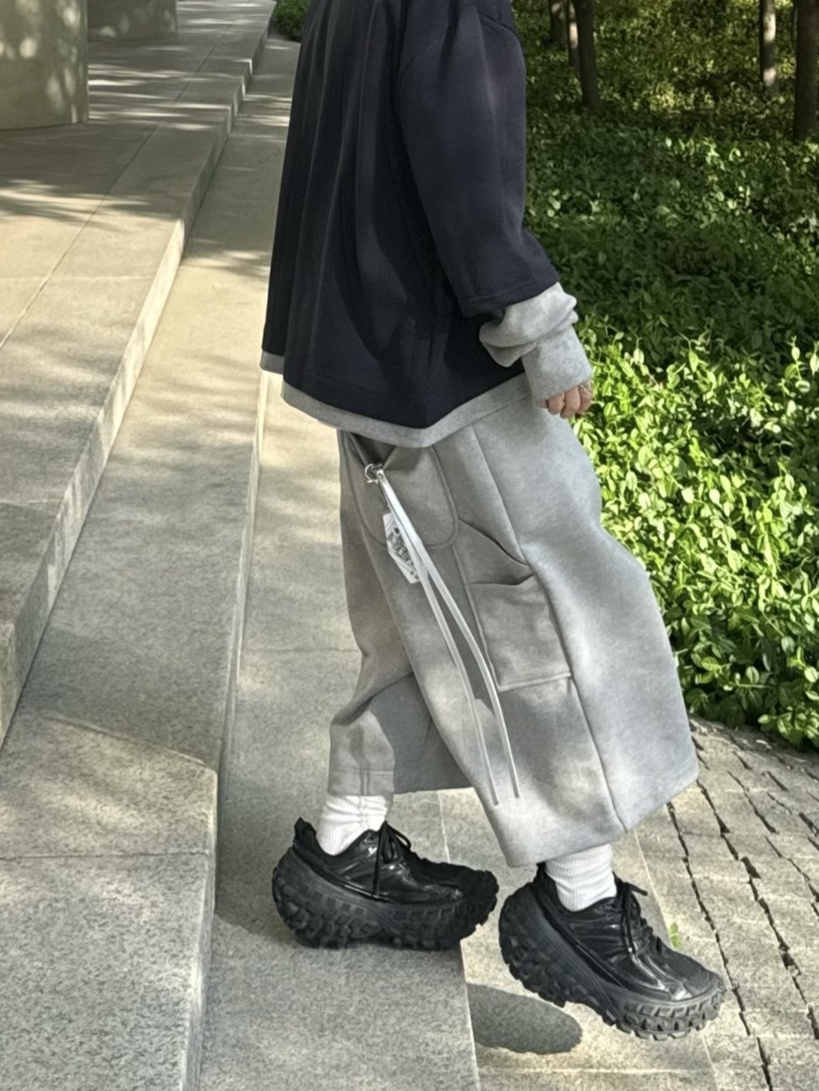 Balenciaga Unity Snowboard Cap Navy Blue, Apple AirPods Max Lightning Space Gray (Korean Ver.) 착용 스타일 - 4