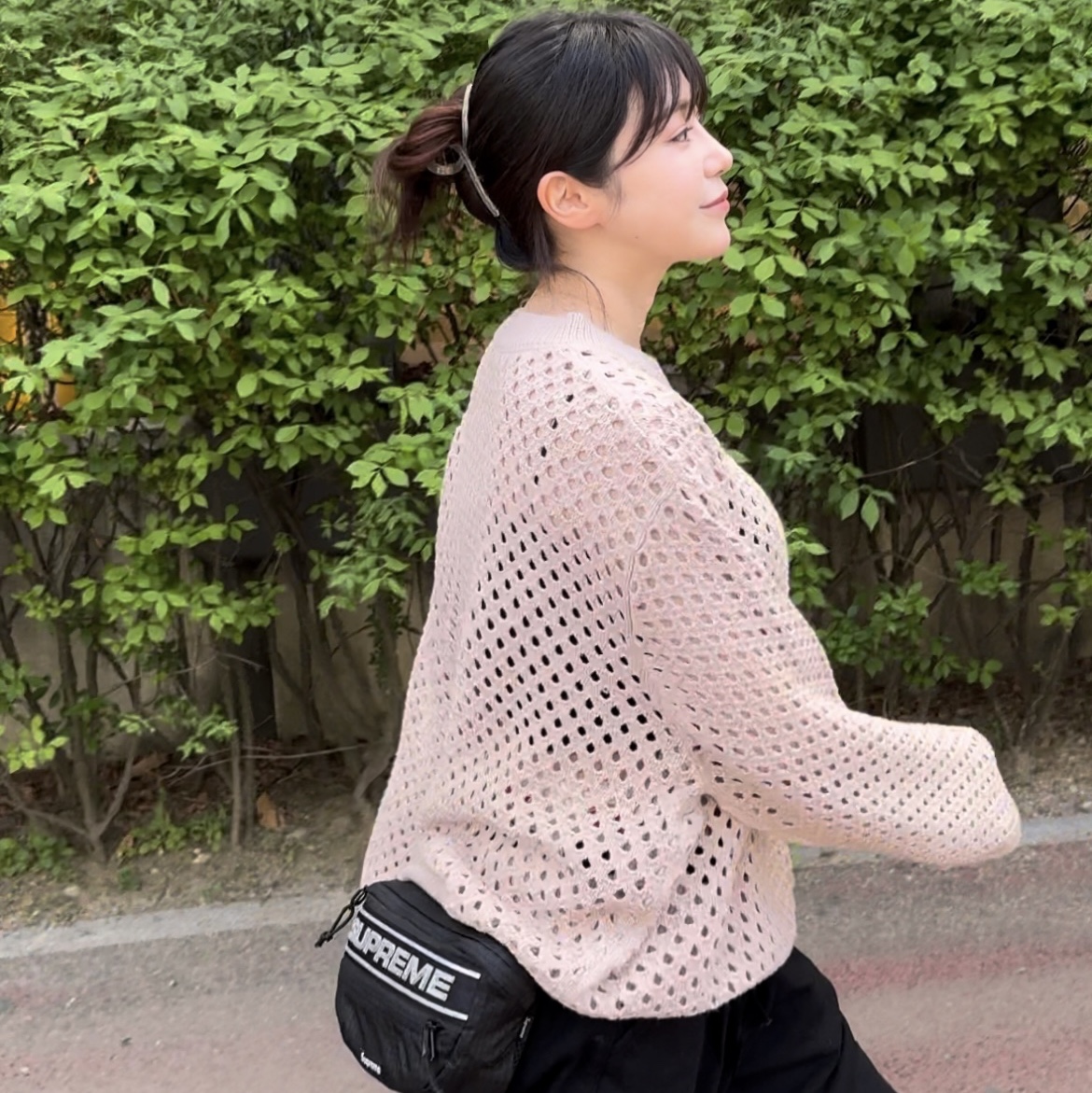 Supreme Waist Bag Black - 23FW 착용 스타일 - 1