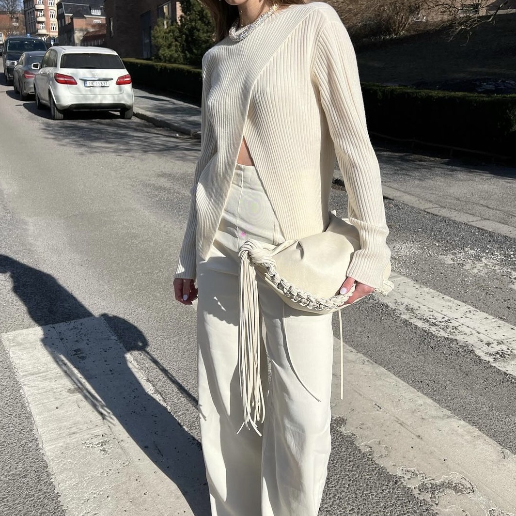 Holzweiler Women Cocoon Micro Bag Ecru 착용 스타일 - 1
