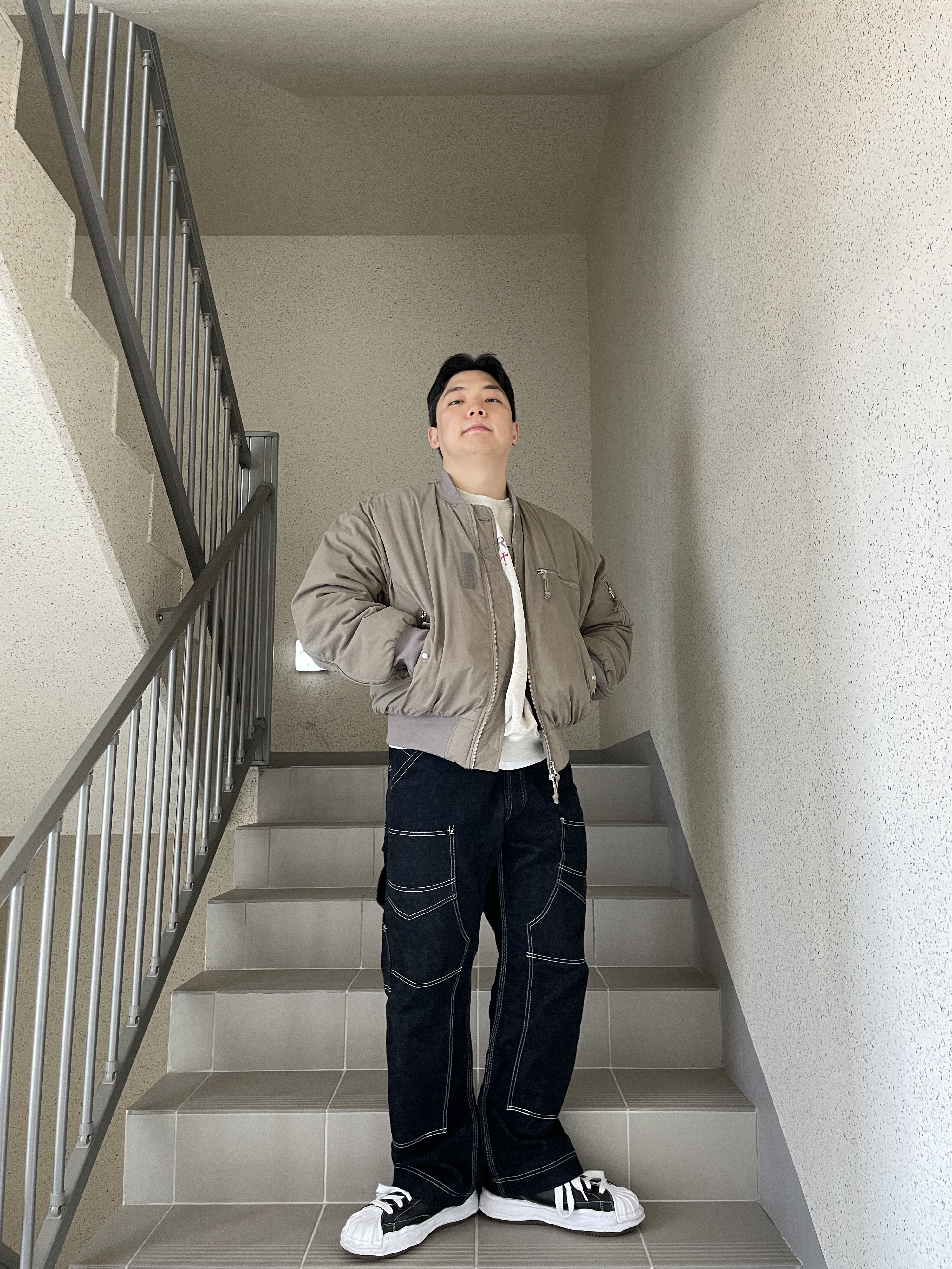 Maison Mihara Yasuhiro Blakey OG Sole Leather Low-top Sneakers Black 착용 스타일 - 2