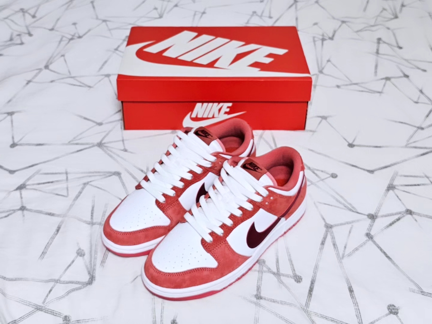 (W) Nike Dunk Low Valentine Day White Adobe 착용 스타일 - 1