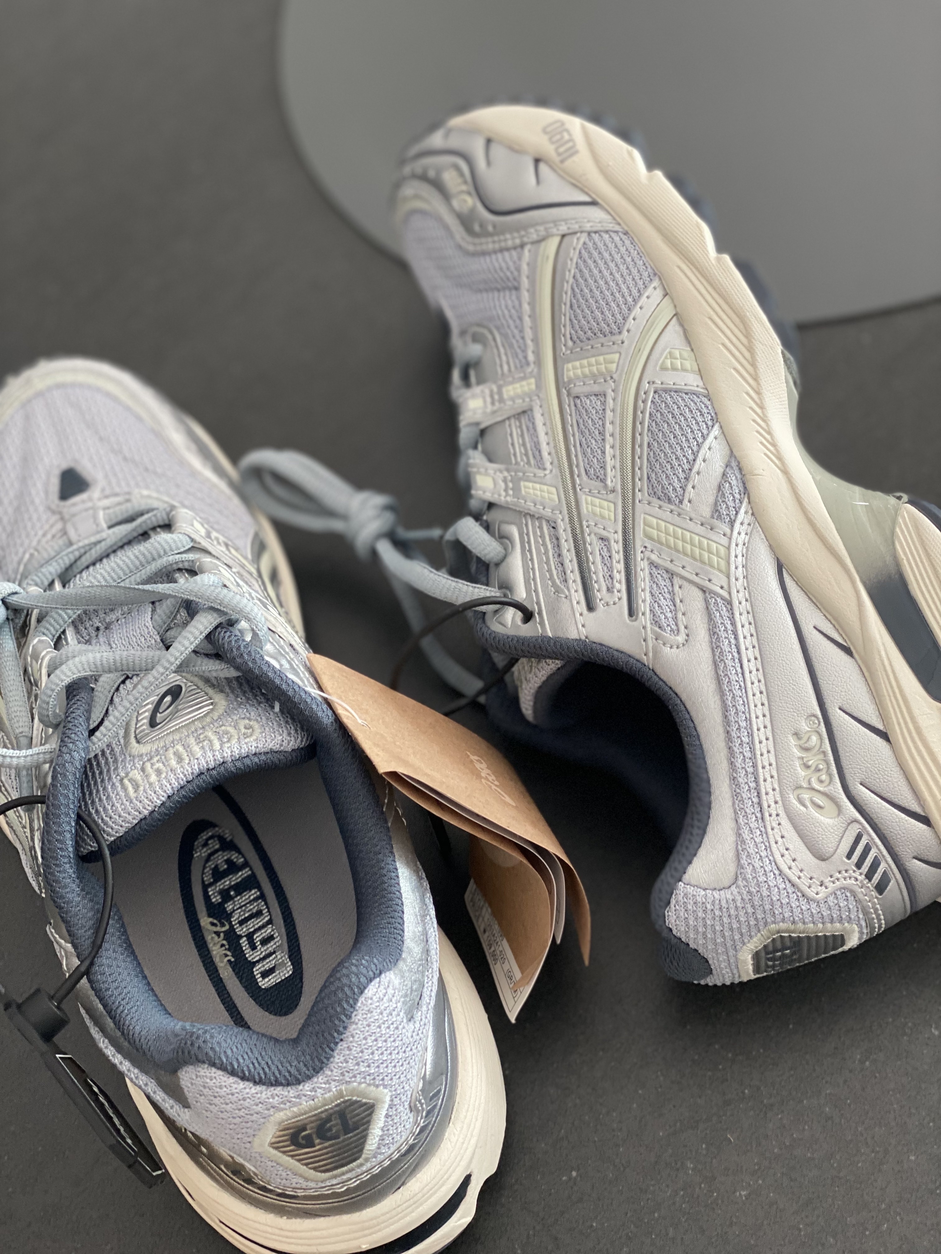 Asics Gel-1090 Piedmont Grey 착용 스타일 - 1