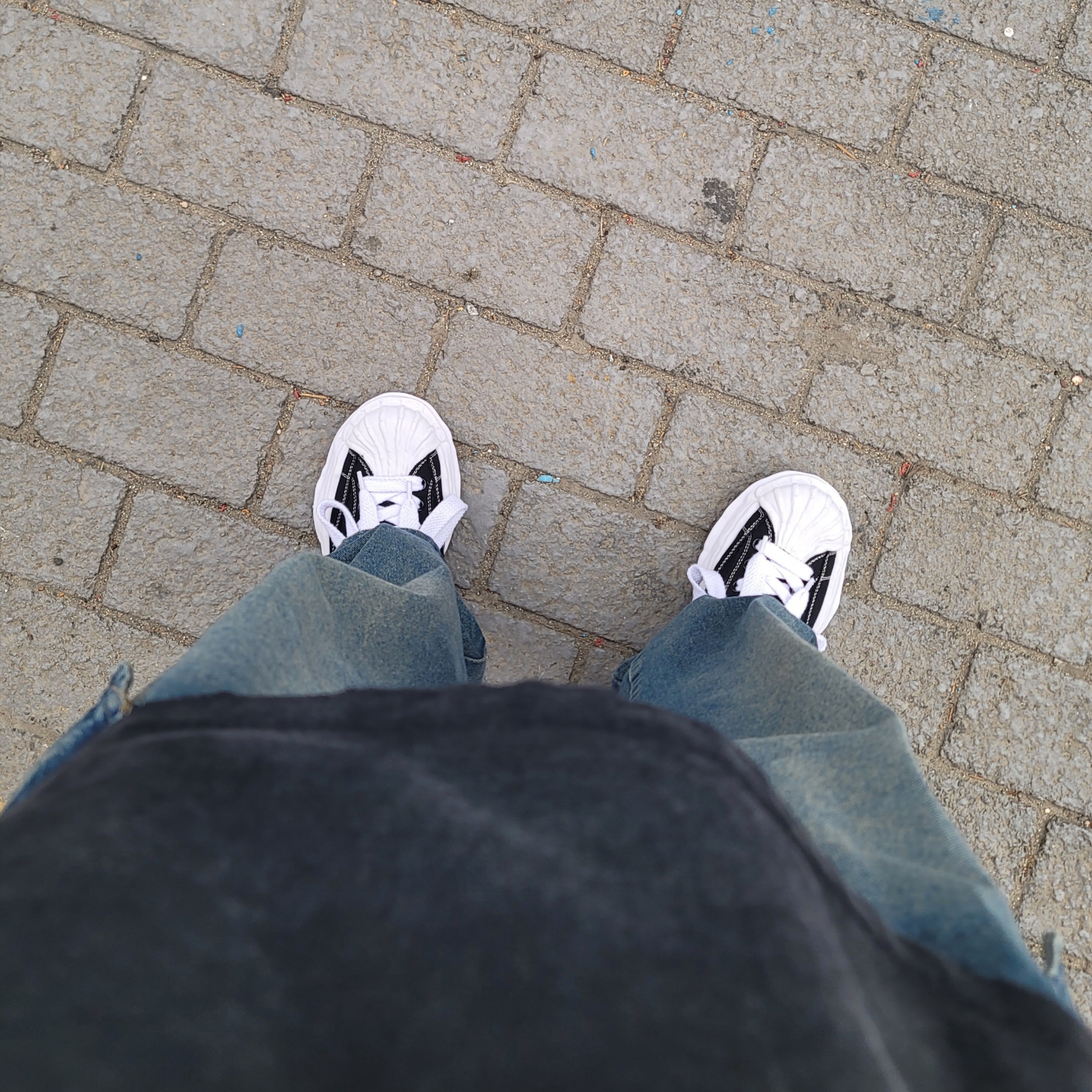 Maison Mihara Yasuhiro Blakey OG Sole Canvas Low-top Sneakers Black White, Awende Edge Of Darkness Long Sleeve Dark Grey 착용 스타일