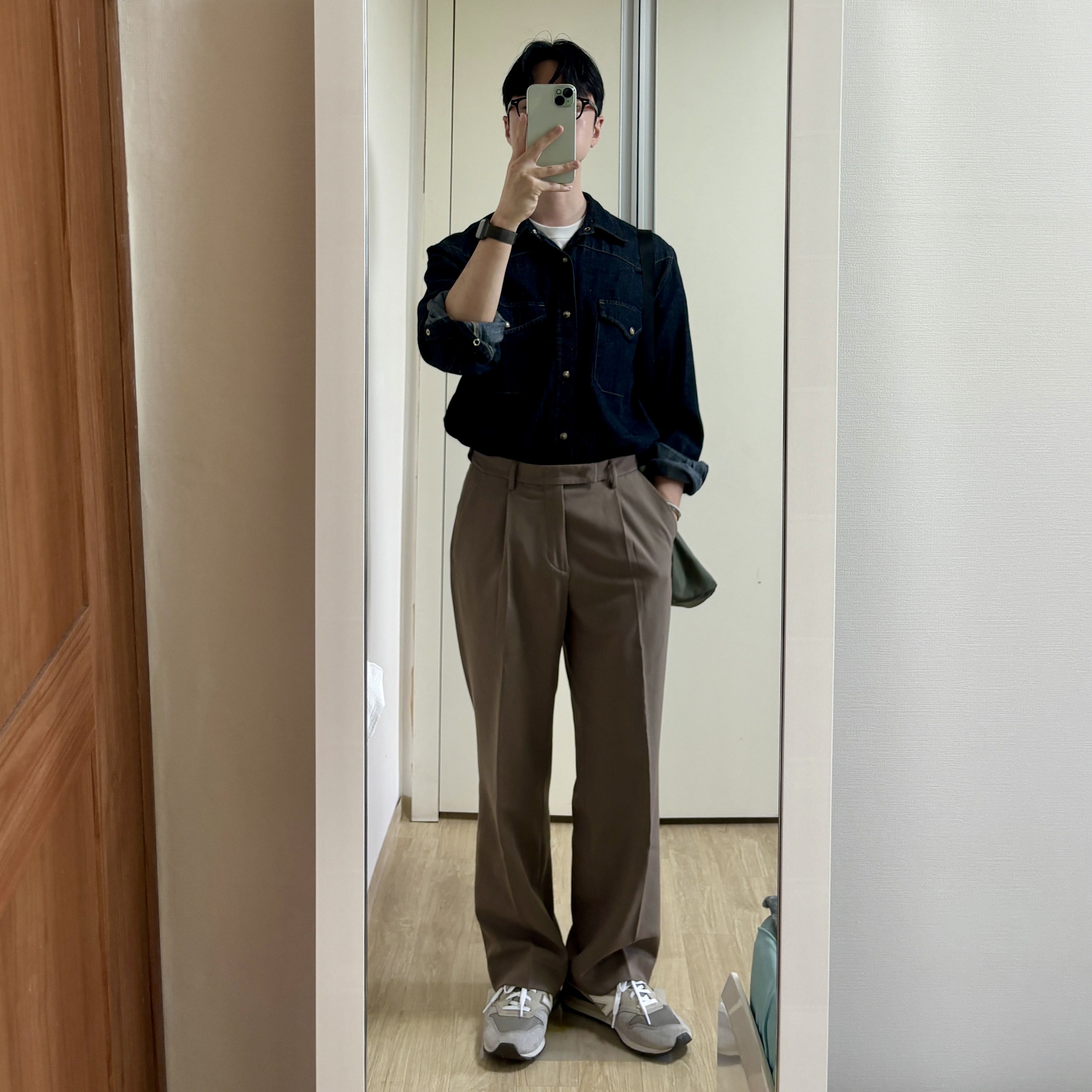 New Balance 996 Brown 착용 스타일 - 1