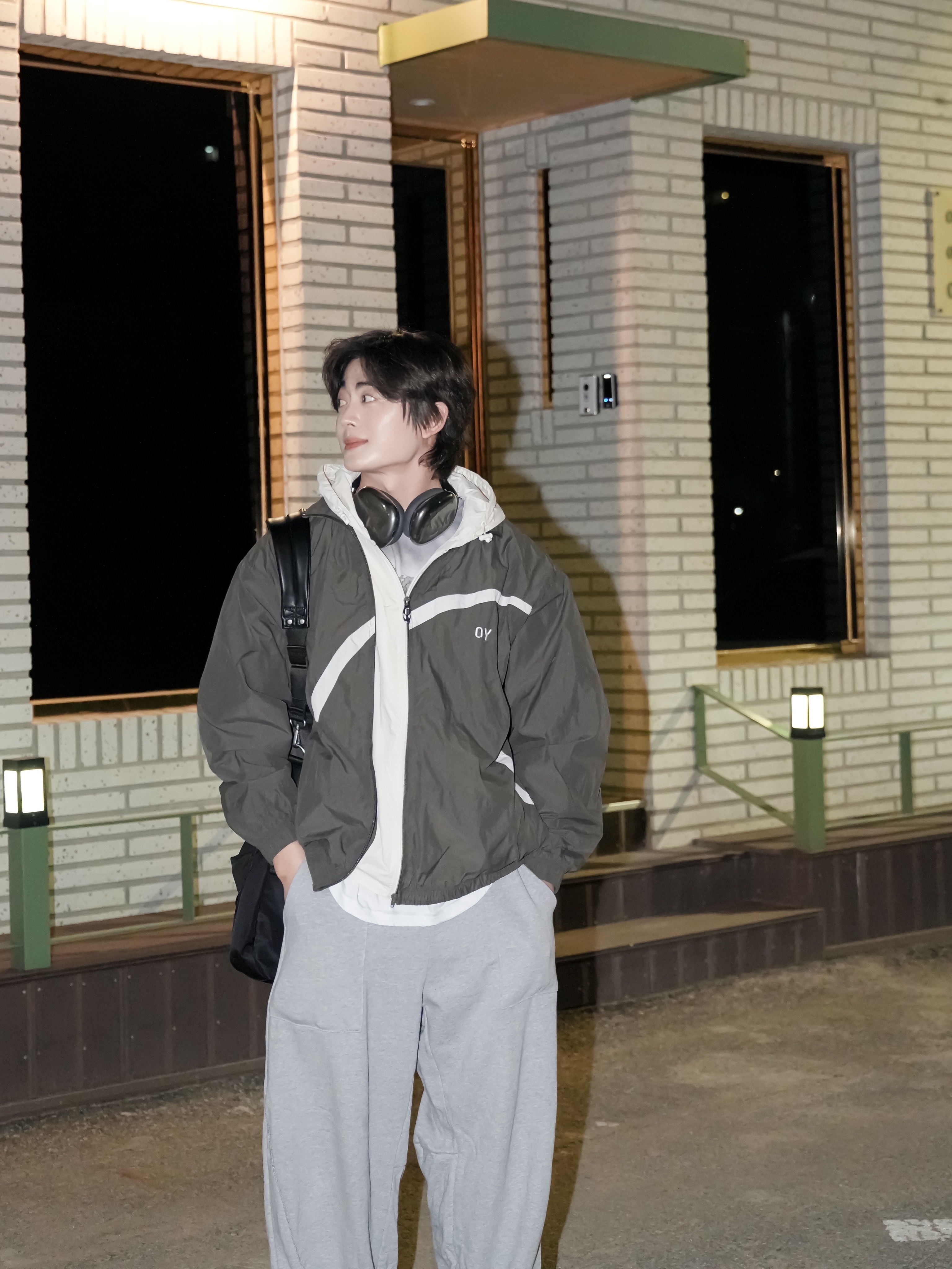 Maison Mihara Yasuhiro Blakey OG Sole Canvas Low-top Sneakers White 착용 스타일 - 3