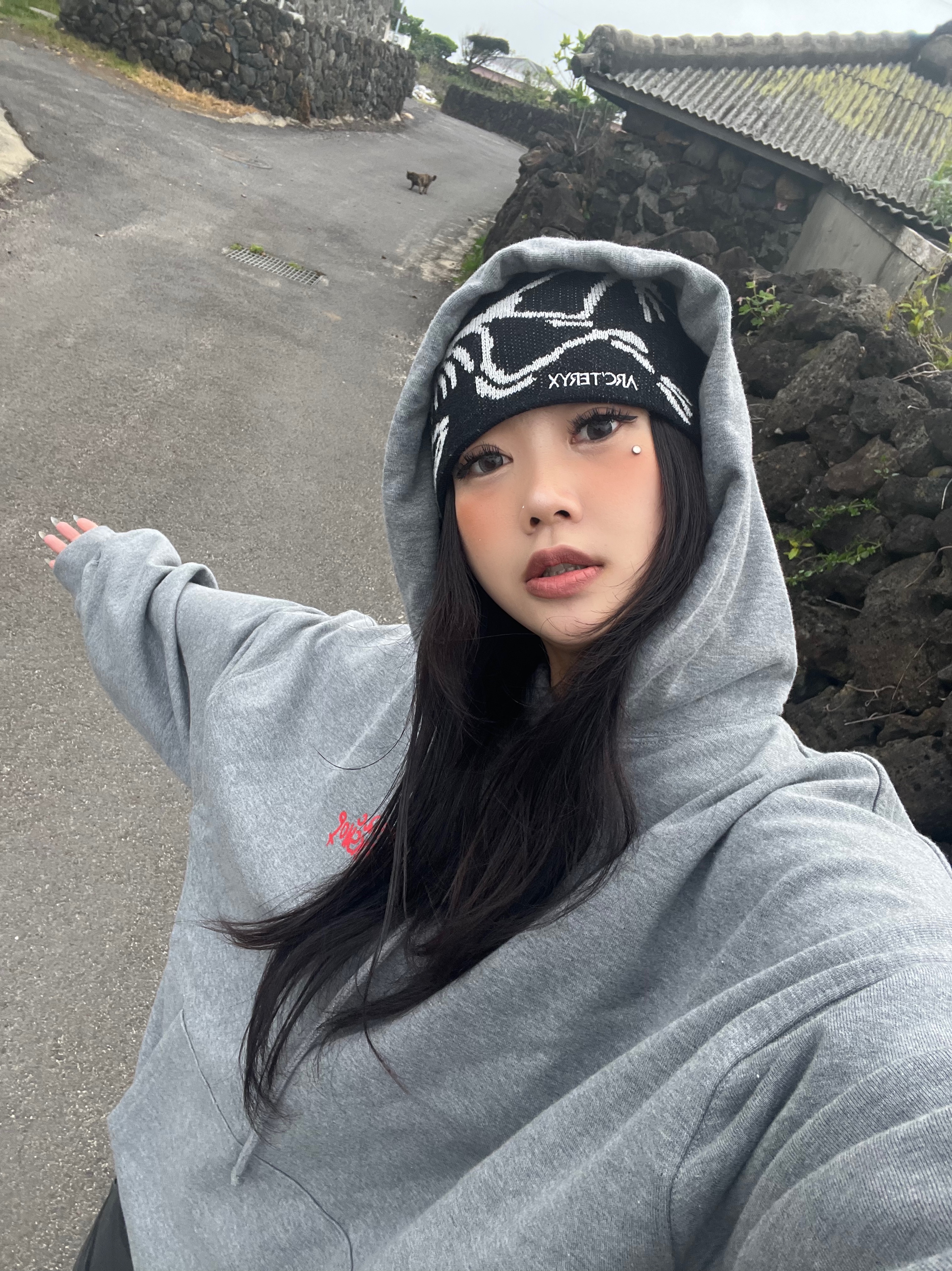 Arc'teryx Bird Head Toque Orca, 032c Mayhem Bubble Hoodie Grey Melange 착용 스타일 - 2