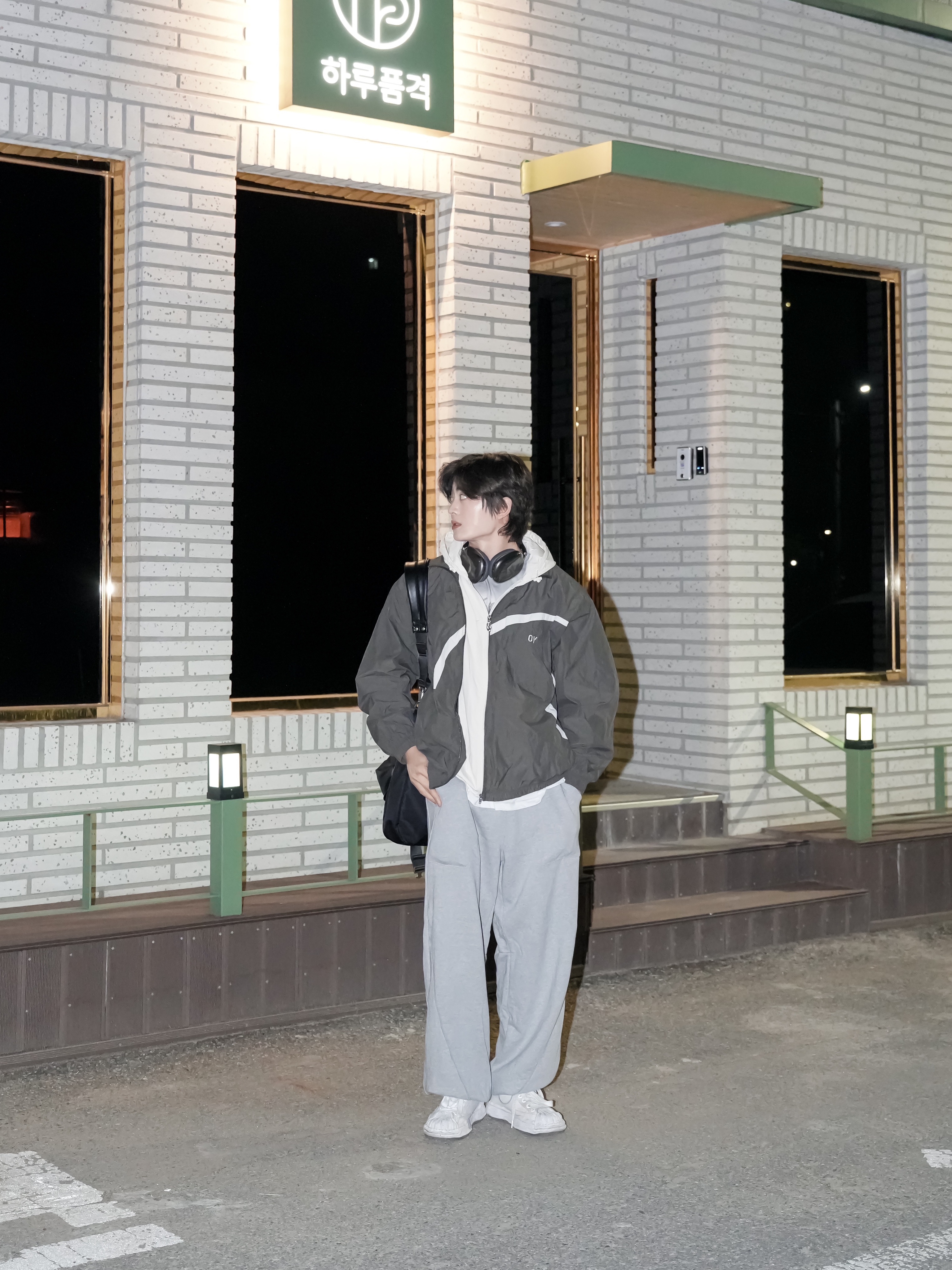 Maison Mihara Yasuhiro Blakey OG Sole Canvas Low-top Sneakers White 착용 스타일 - 2