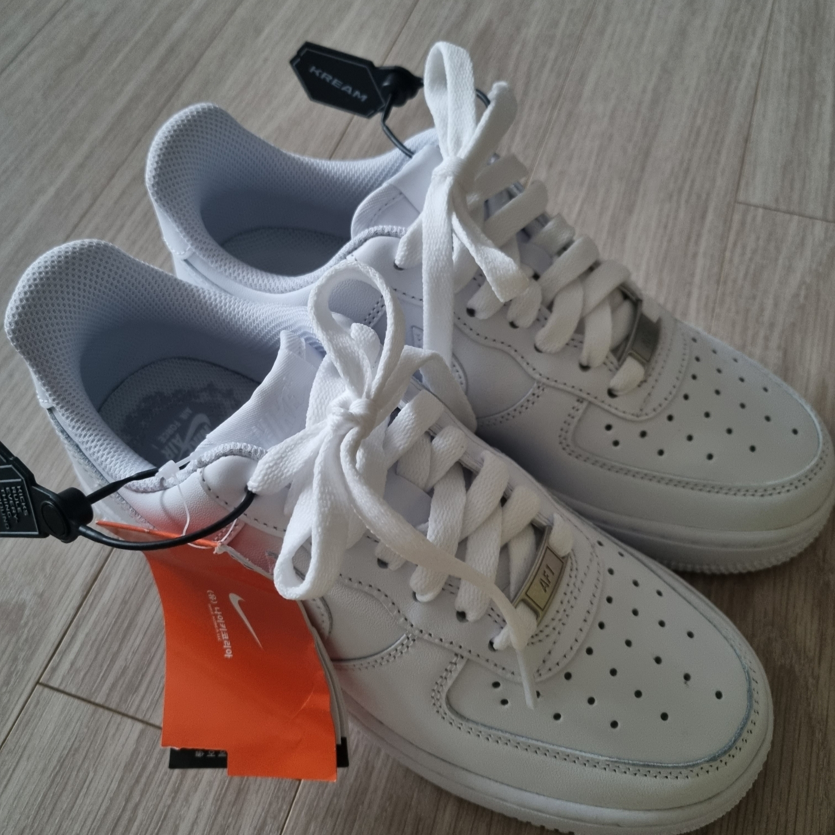 (W) Nike Air Force 1 '07 Low White 착용 스타일 - 2