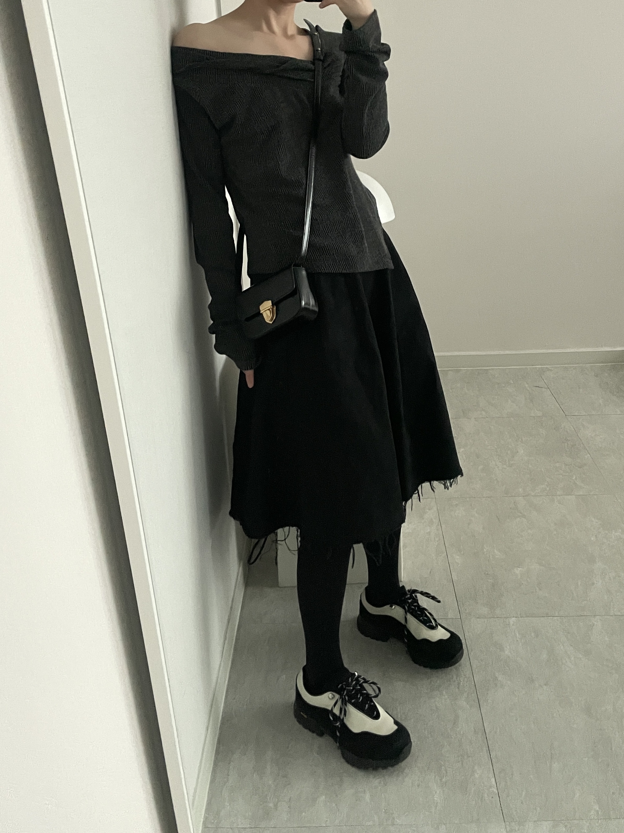 Millo Women Cut Off Pleated Skirt Black 착용 스타일