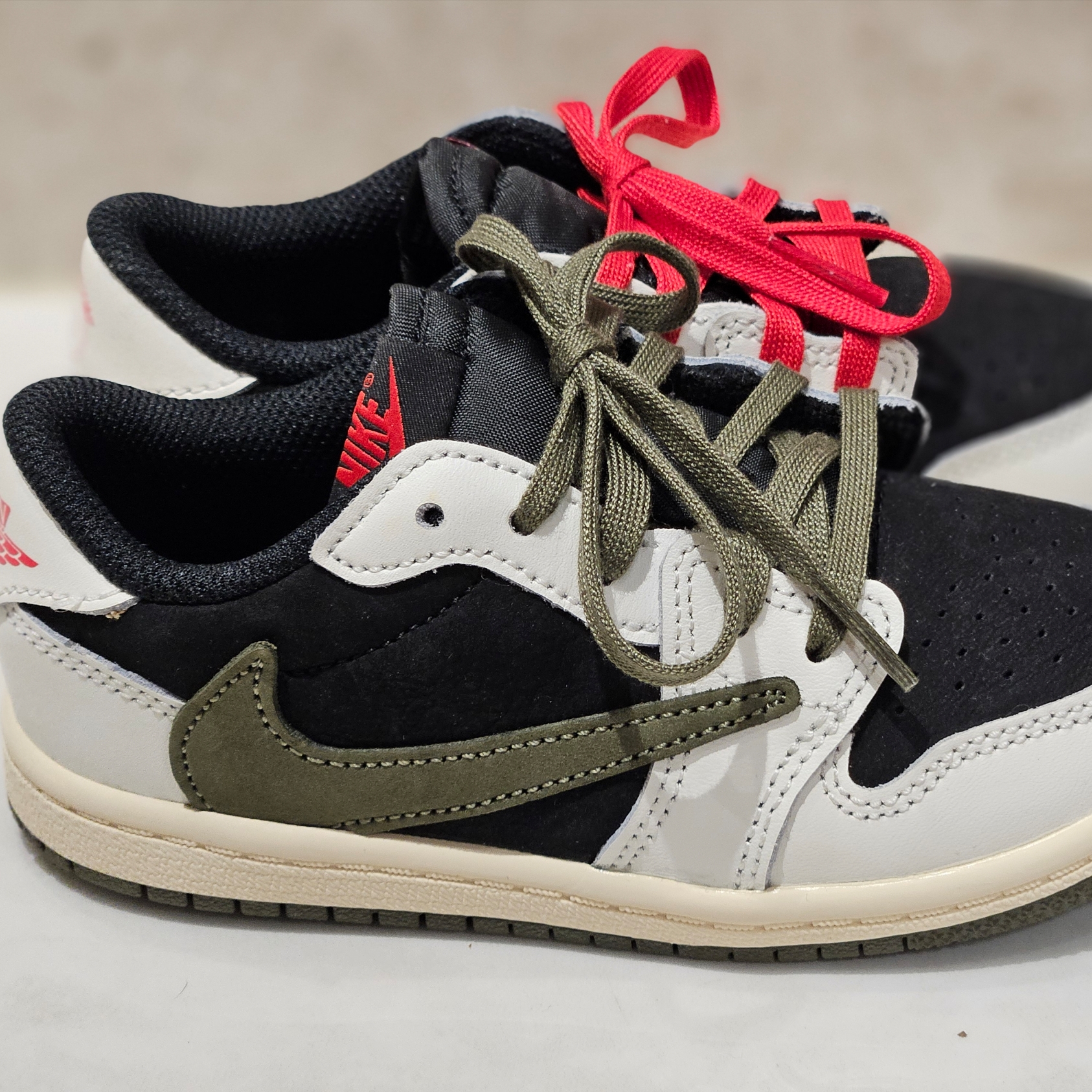 (TD) Jordan 1 x Travis Scott Retro Low OG SP Medium Olive 착용 스타일 - 3