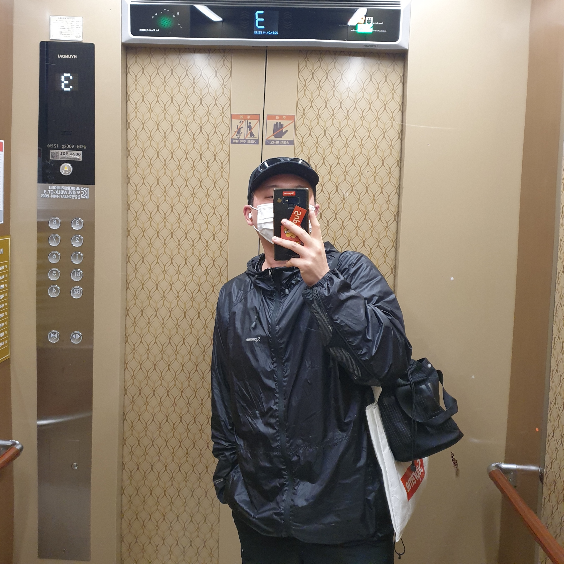 Supreme x Bounty Hunter Mesh Moto Jersey Black - 23FW, Supreme Mesh Cordura Camp Cap Black - 23SS 착용 스타일