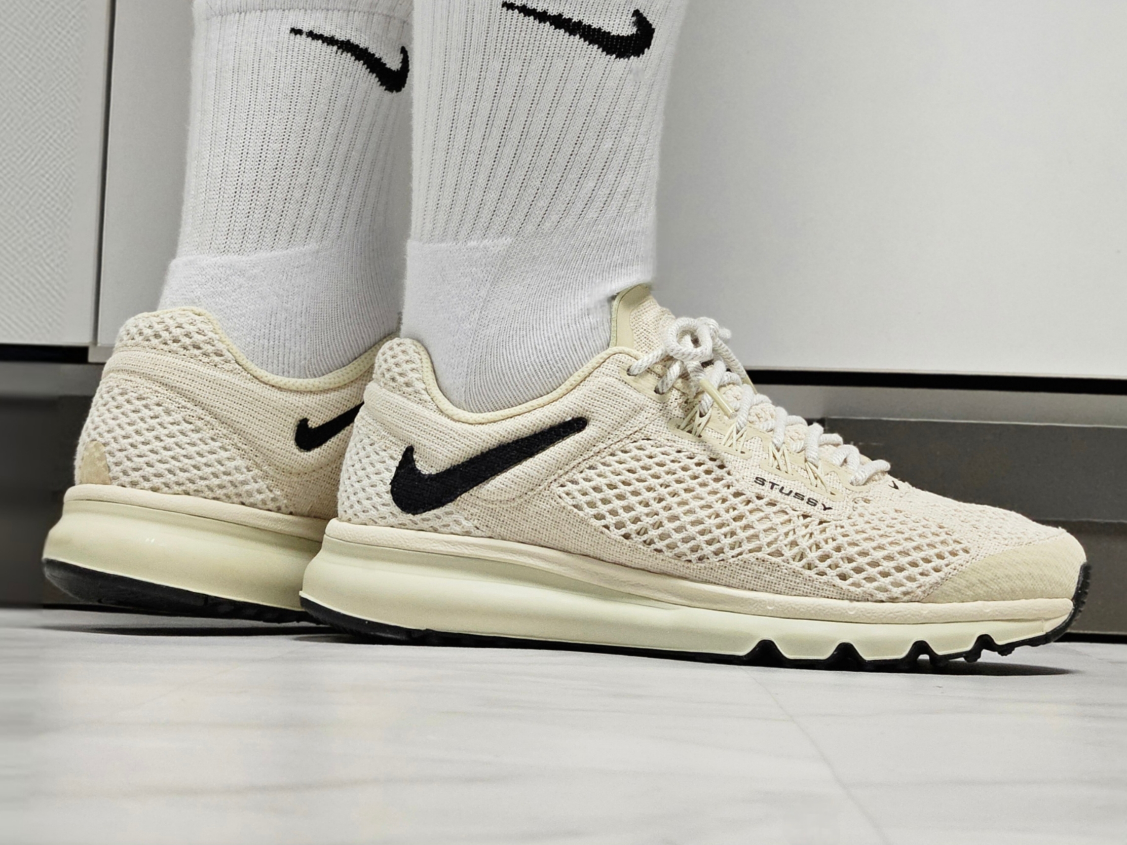 Nike x Stussy Air Max 2013 Fossil 착용 스타일 - 3