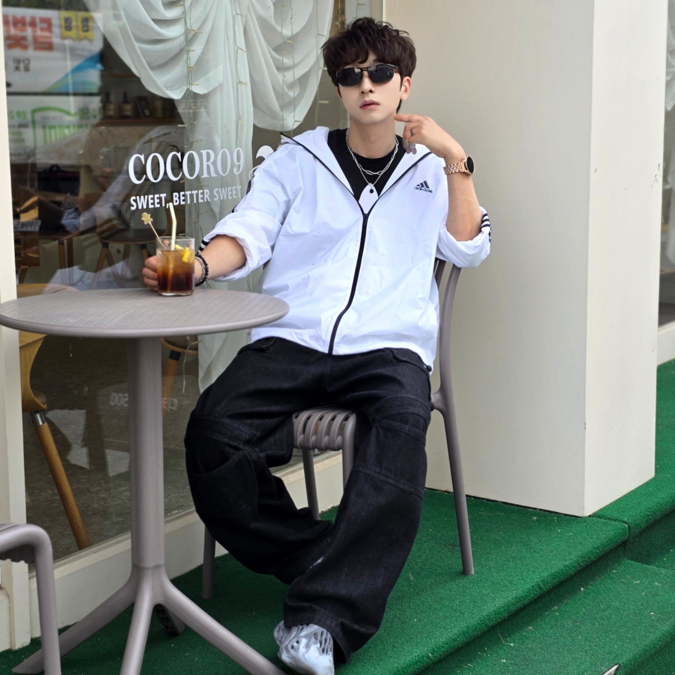 Adidas Essential 3S Woven Windbreaker Jacket White - KR Sizing, Adidas Adicolor Classics Trefoil T-Shirt Black - KR Sizing 착용 스타일 - 8