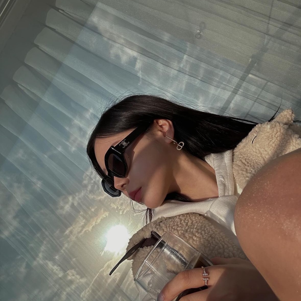 (W) Celine Triomphe 08 Sunglasses in Acetate Black, Tiffany & Co. Tiffany T Wire Ring Rose Gold 착용 스타일
