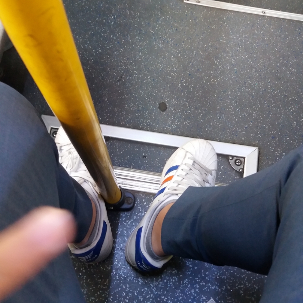 Adidas Superstar White Blue 착용 스타일