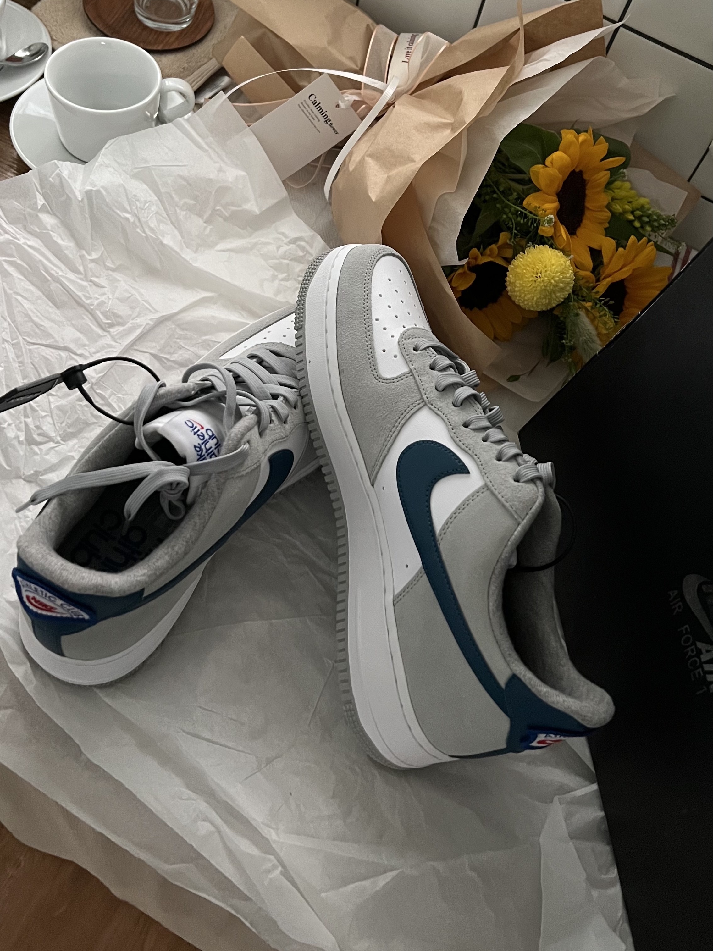 Nike Air Force 1 '07 LV8 Athletic Club Light Smoke Grey Marina 착용 스타일