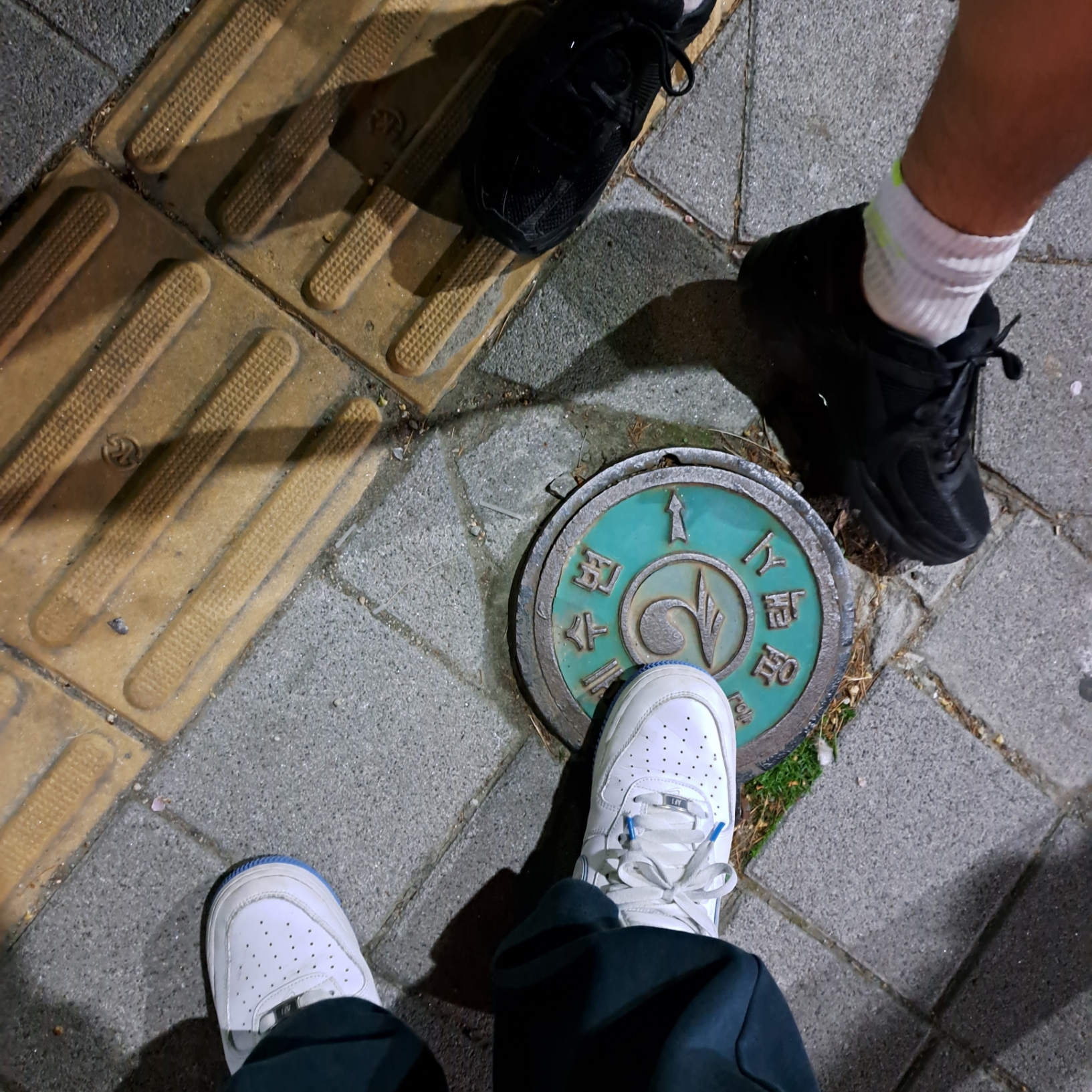 Nike Air Force 1 '07 White University Blue 착용 스타일