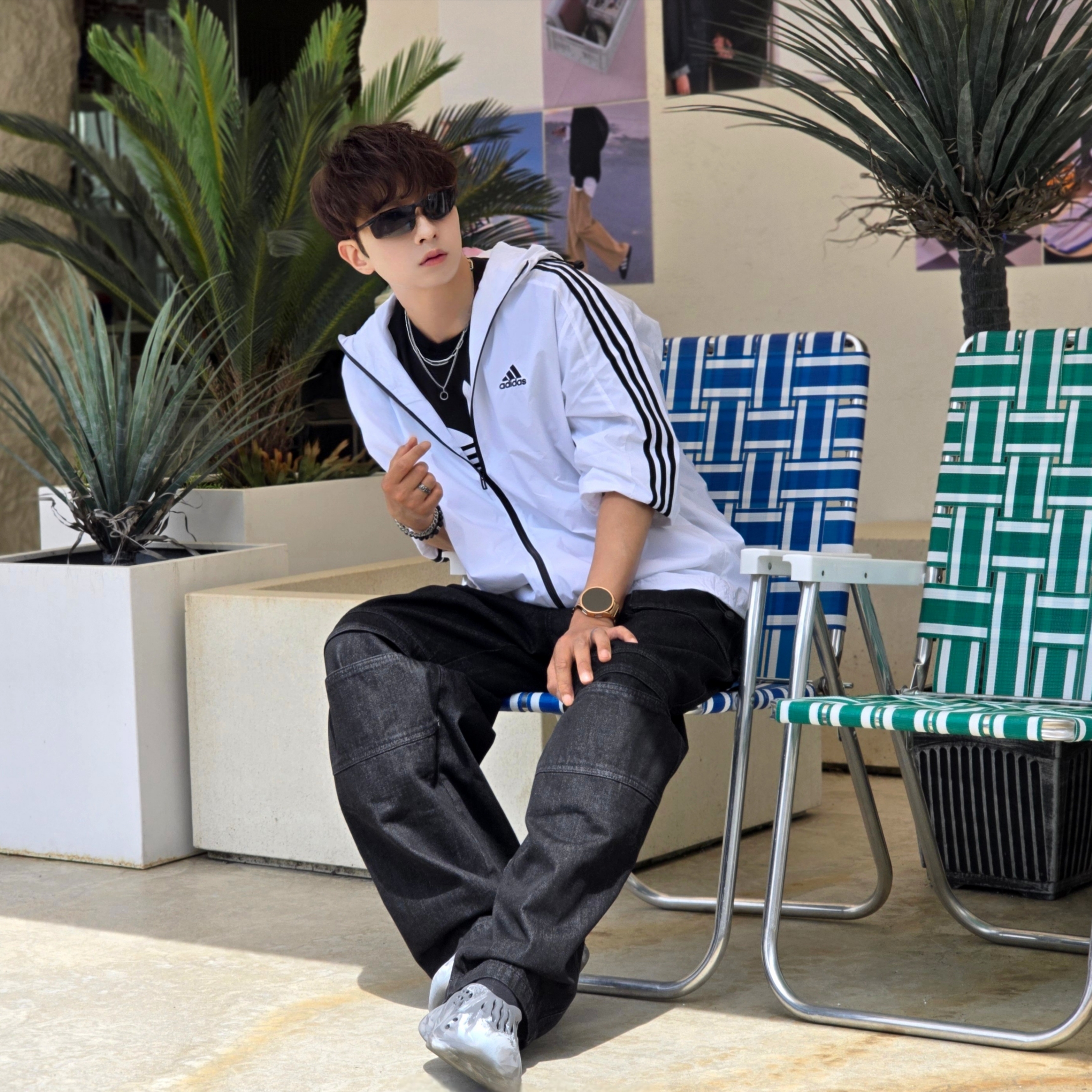 Adidas Essential 3S Woven Windbreaker Jacket White - KR Sizing, Adidas Adicolor Classics Trefoil T-Shirt Black - KR Sizing 착용 스타일 - 5