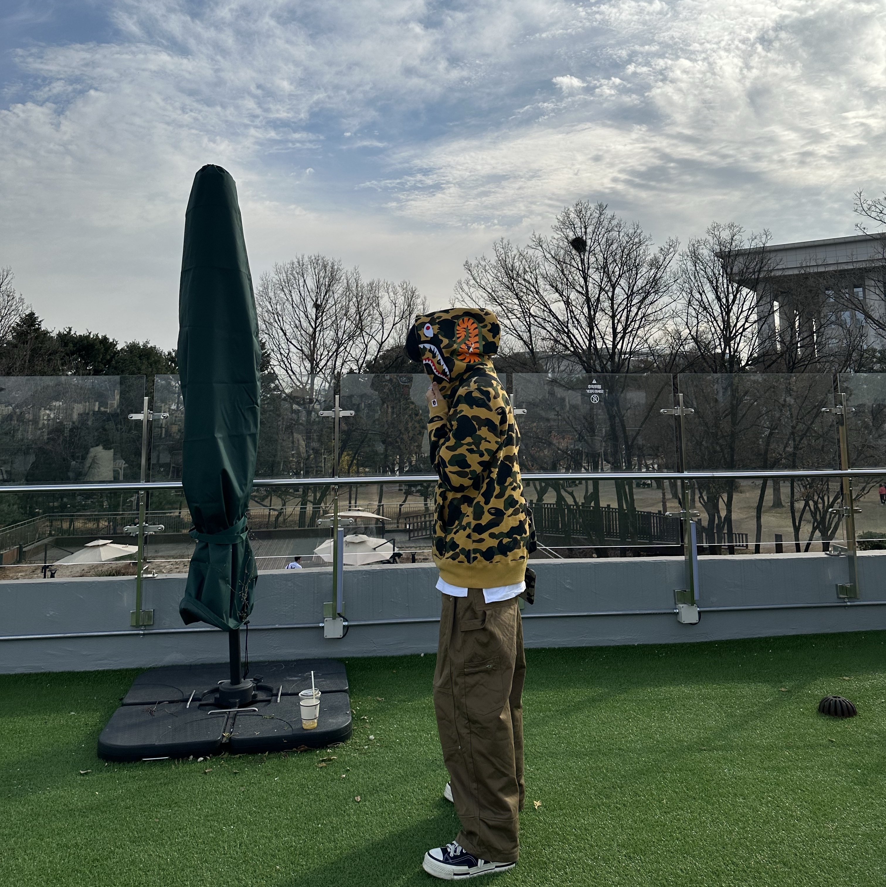 BAPE 1st Camo Shark Full Zip Hoodie Yellow 착용 스타일