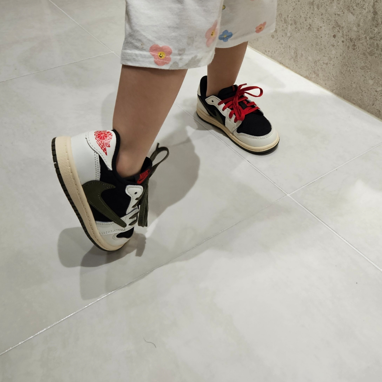 (TD) Jordan 1 x Travis Scott Retro Low OG SP Medium Olive 착용 스타일 - 2