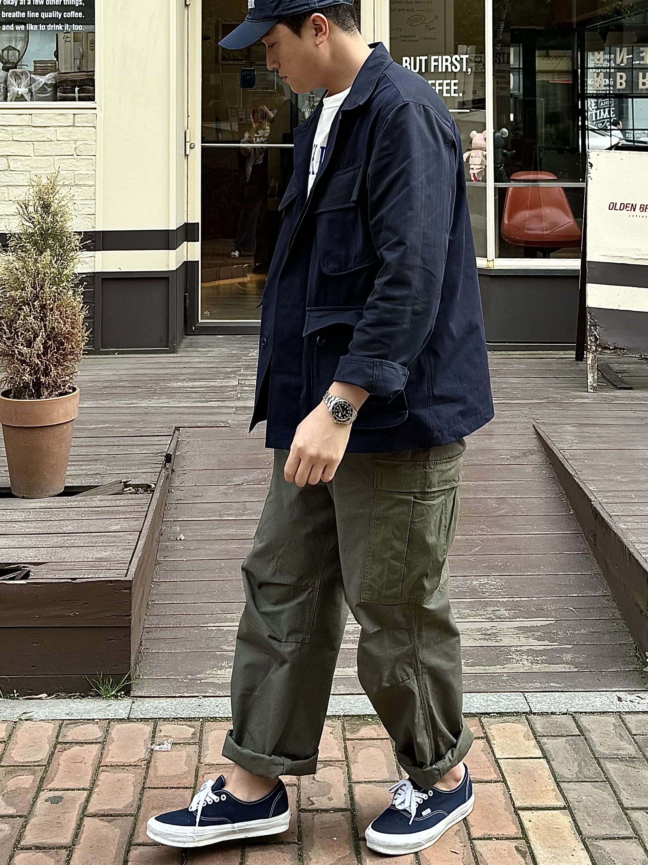Nanamica Cargo Pants Khaki, Vans Vault OG Authentic LX Navy 착용 스타일 - 2