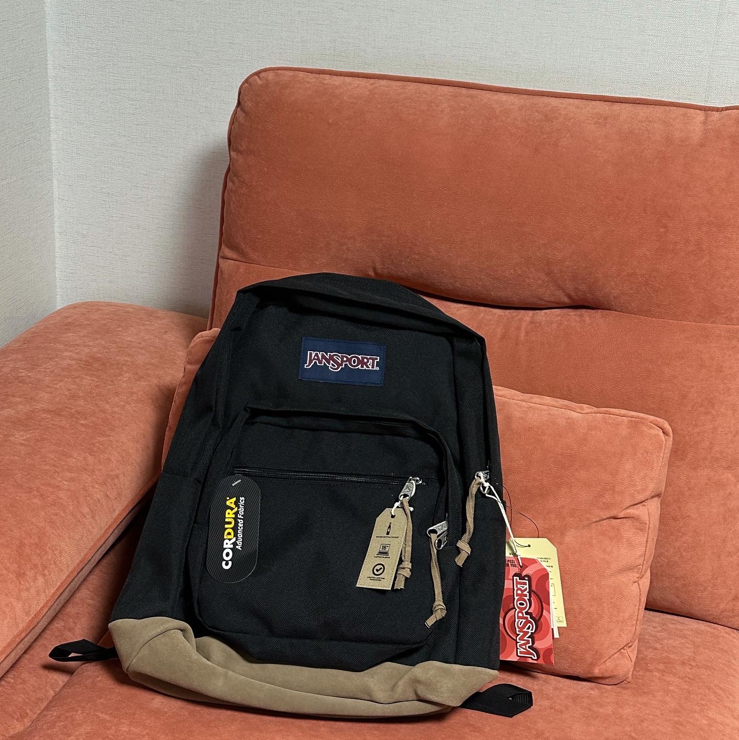 Jansport Right Pack Black 착용 스타일 - 2
