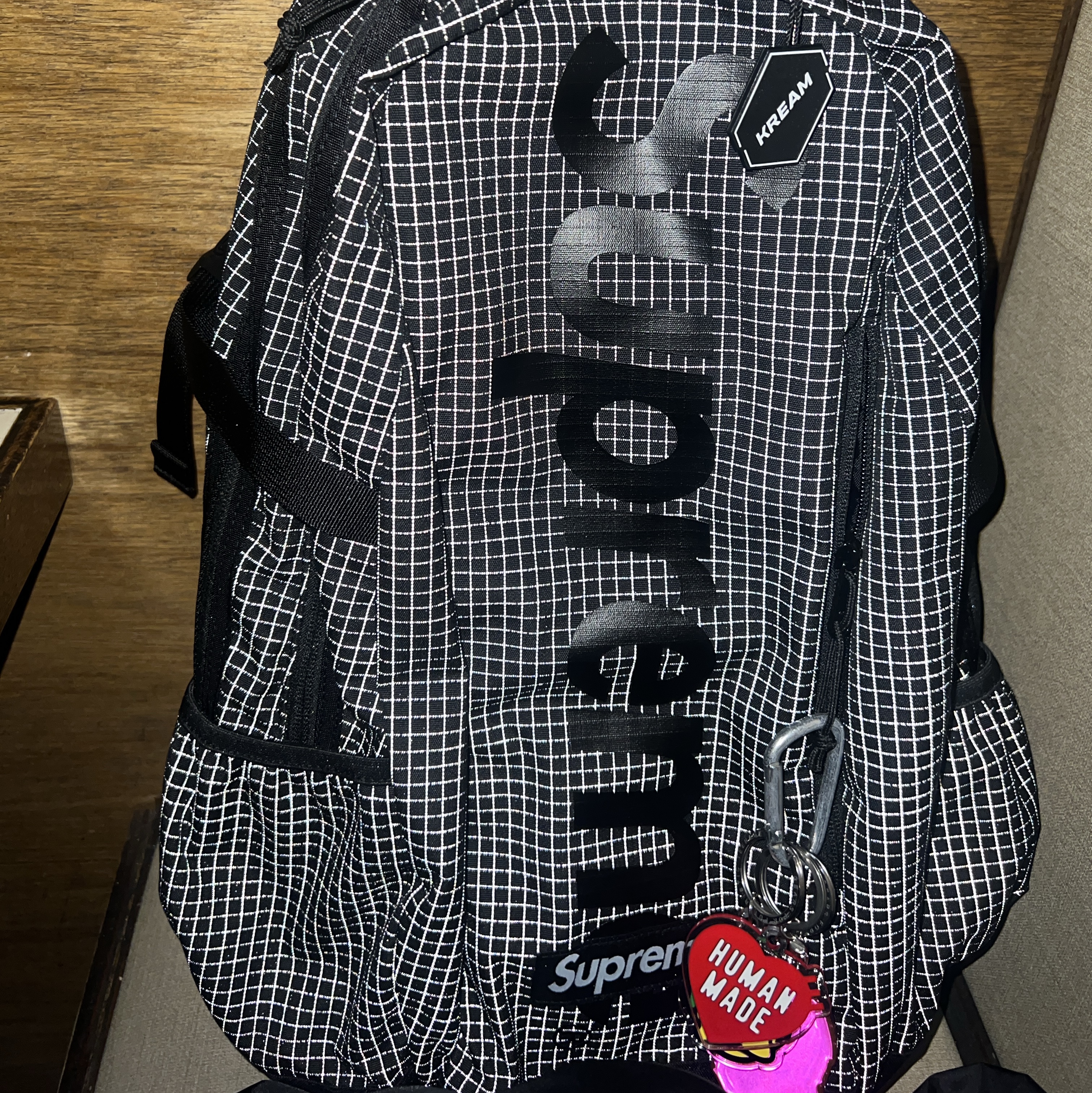 Supreme Backpack Black - 24SS, Human Made Heart Keyring Red 착용 스타일