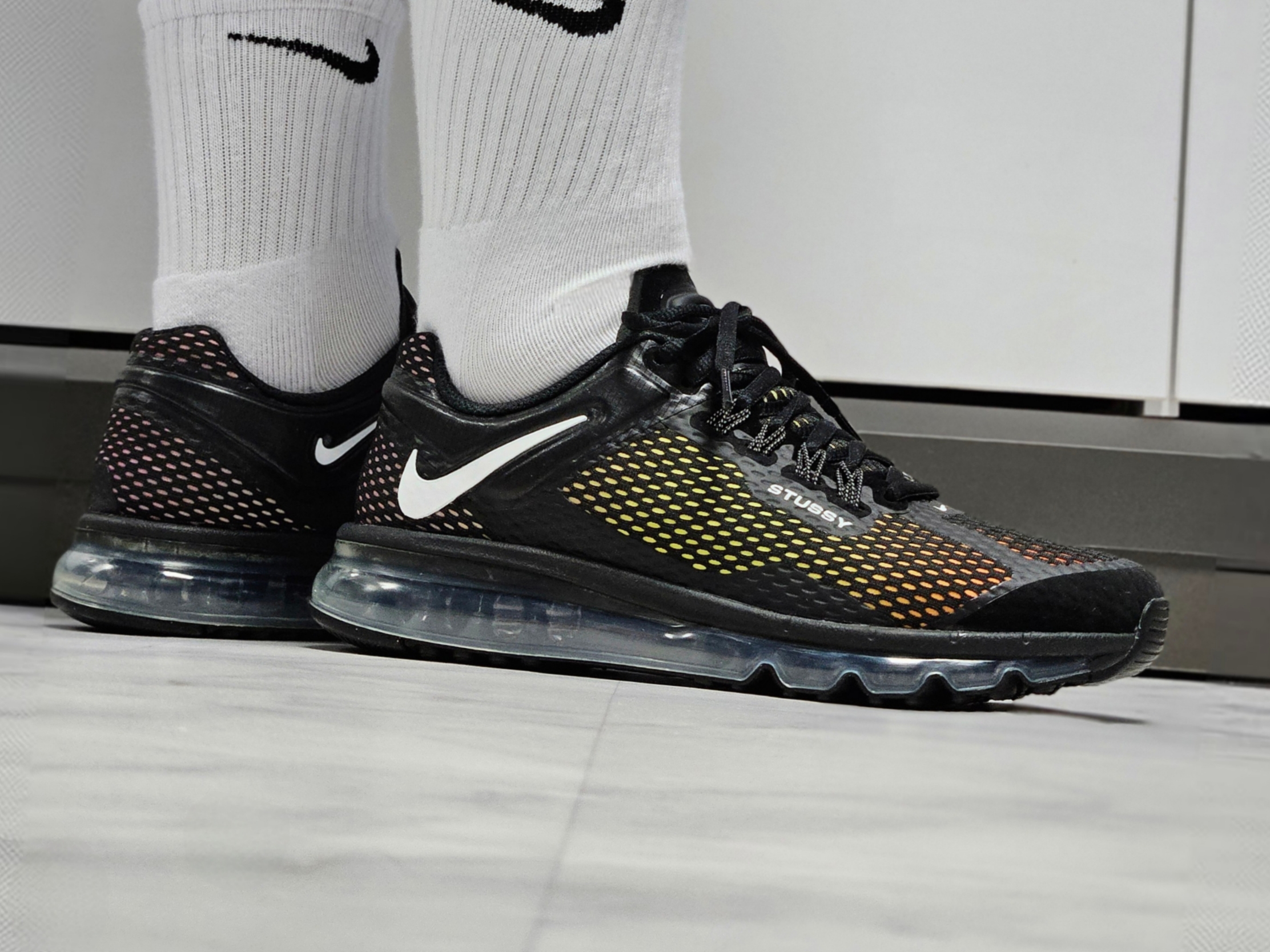 Nike x Stussy Air Max 2013 Black 착용 스타일 - 3